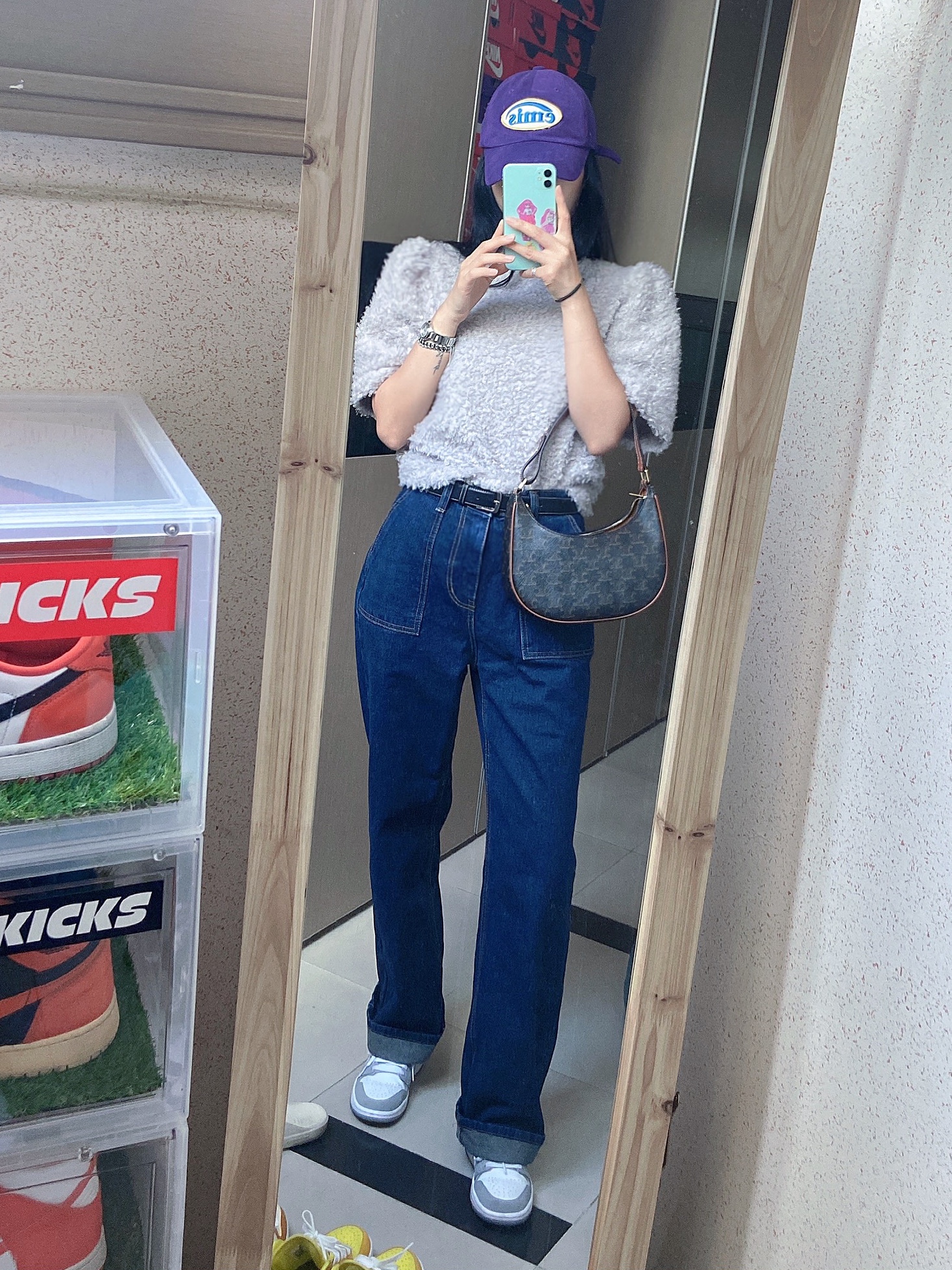 (W) Jordan 1 Low White Wolf Grey, Celine Ava Bag in Triomphe Canvas and Calfskin Tan 착용 스타일