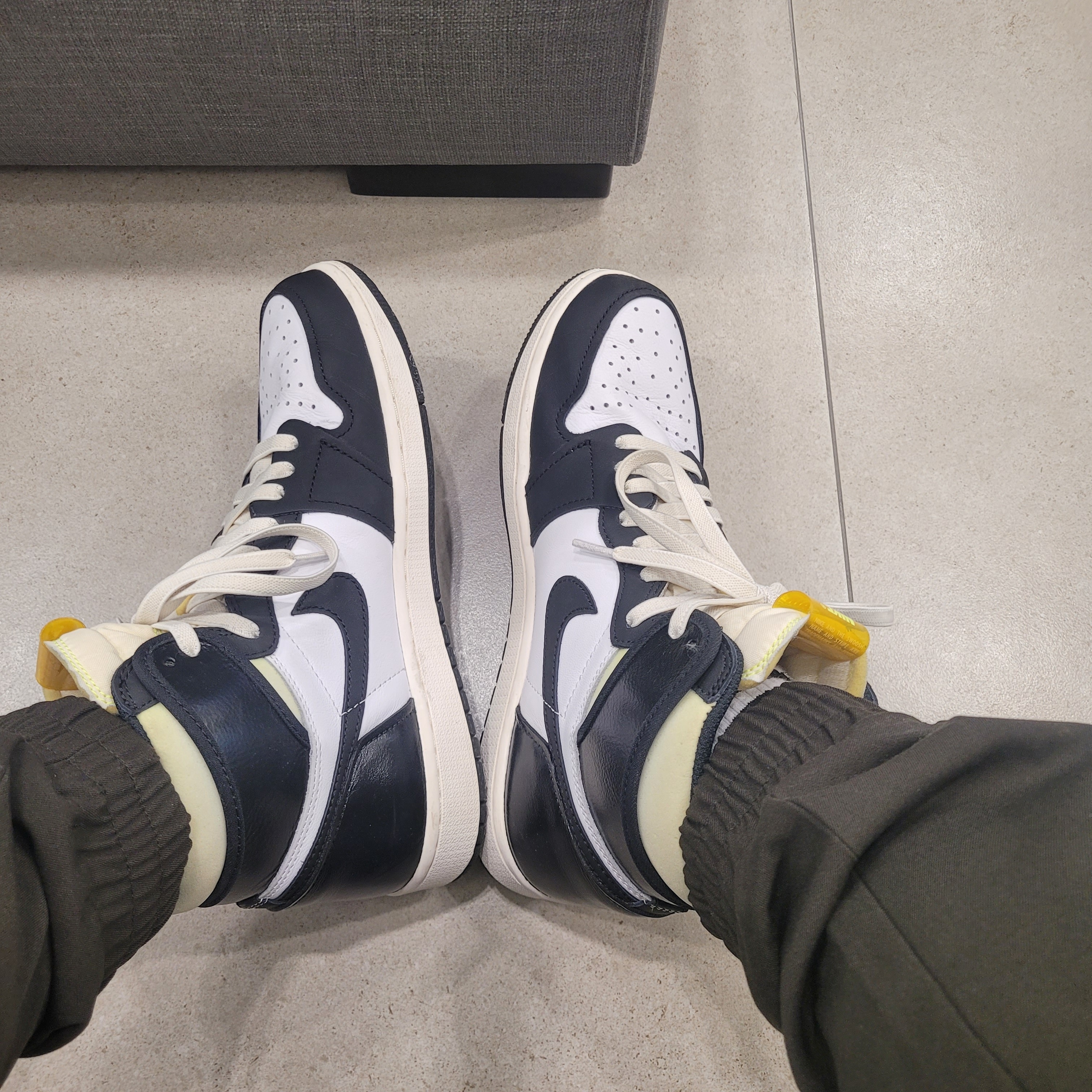 Jordan 1 Retro High OG Volt Gold 착용 스타일 - 1
