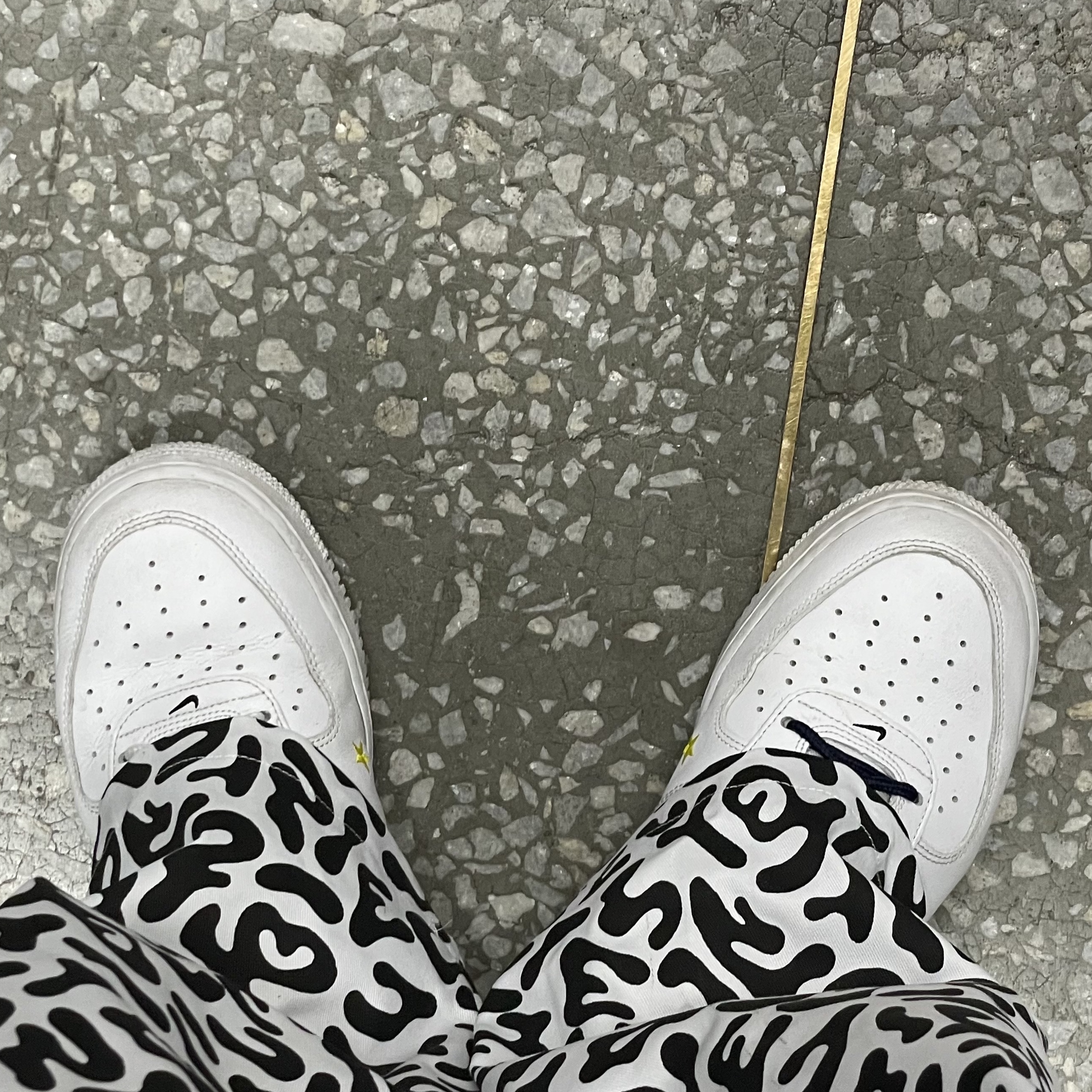 Nike Air Force 1 '07 LV8 2 Have a Nike Day 착용 스타일 - 3