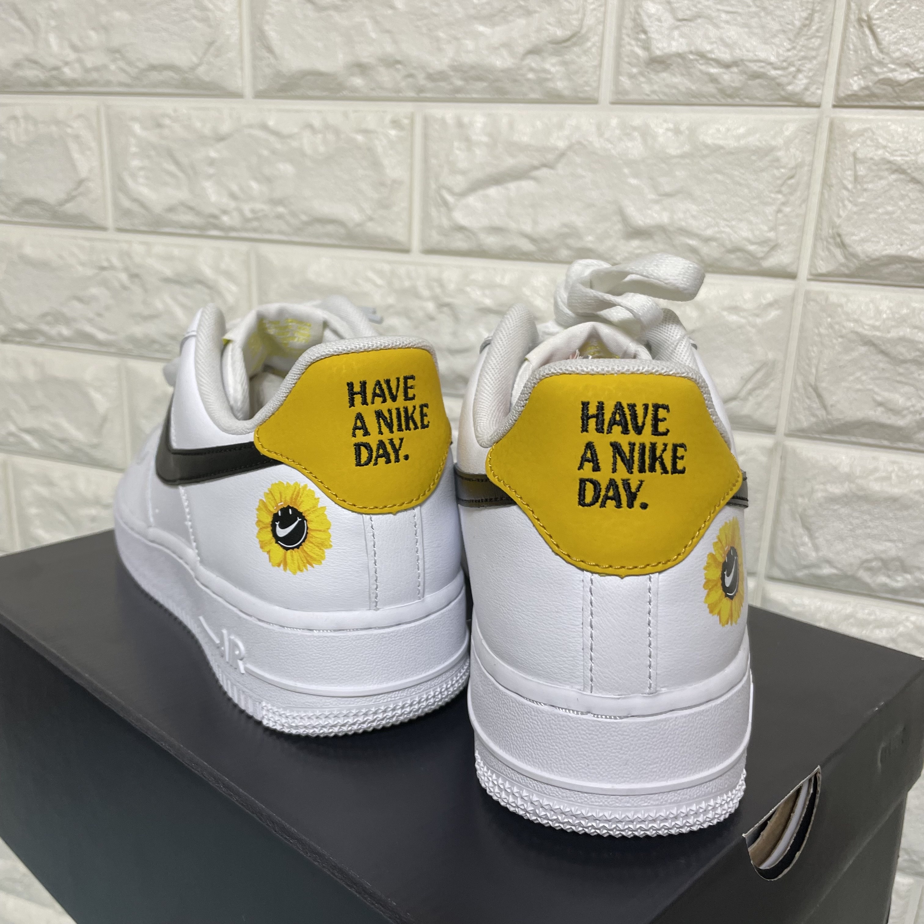 Nike Air Force 1 '07 LV8 2 Have a Nike Day 착용 스타일 - 2