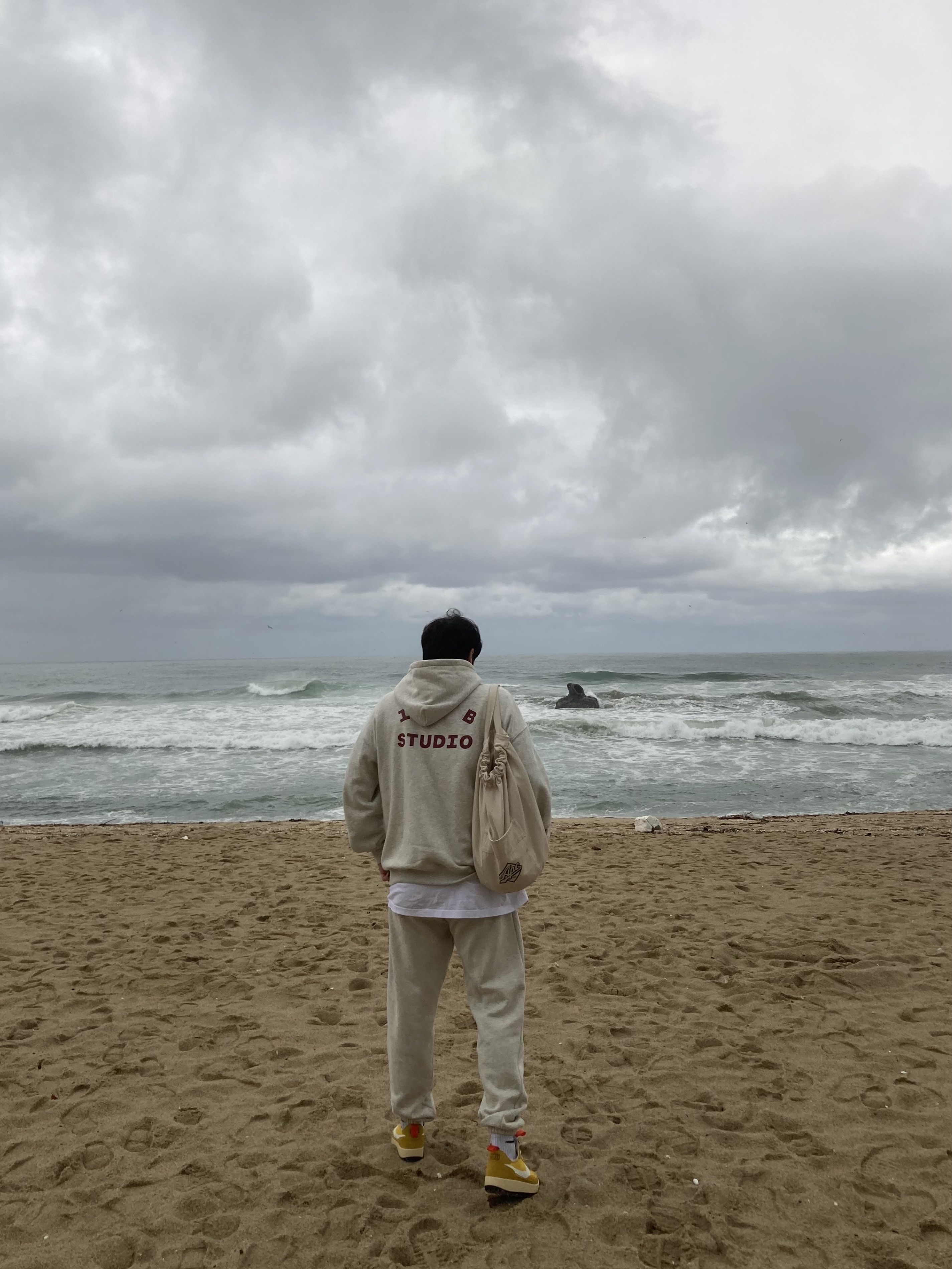 IAB Studio Hoodie Oatmeal Burgundy, IAB Studio Sweatpants Oatmeal Burgundy - 22SS 착용 스타일 - 2