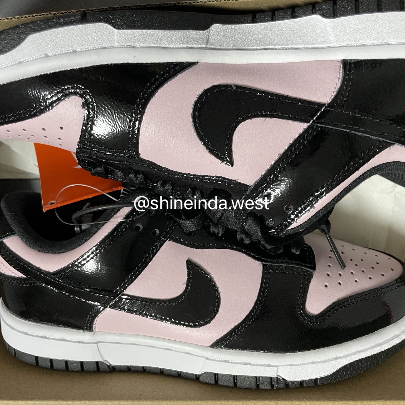 (W) Nike Dunk Low Essential Pink Foam Black 착용 스타일 - 1