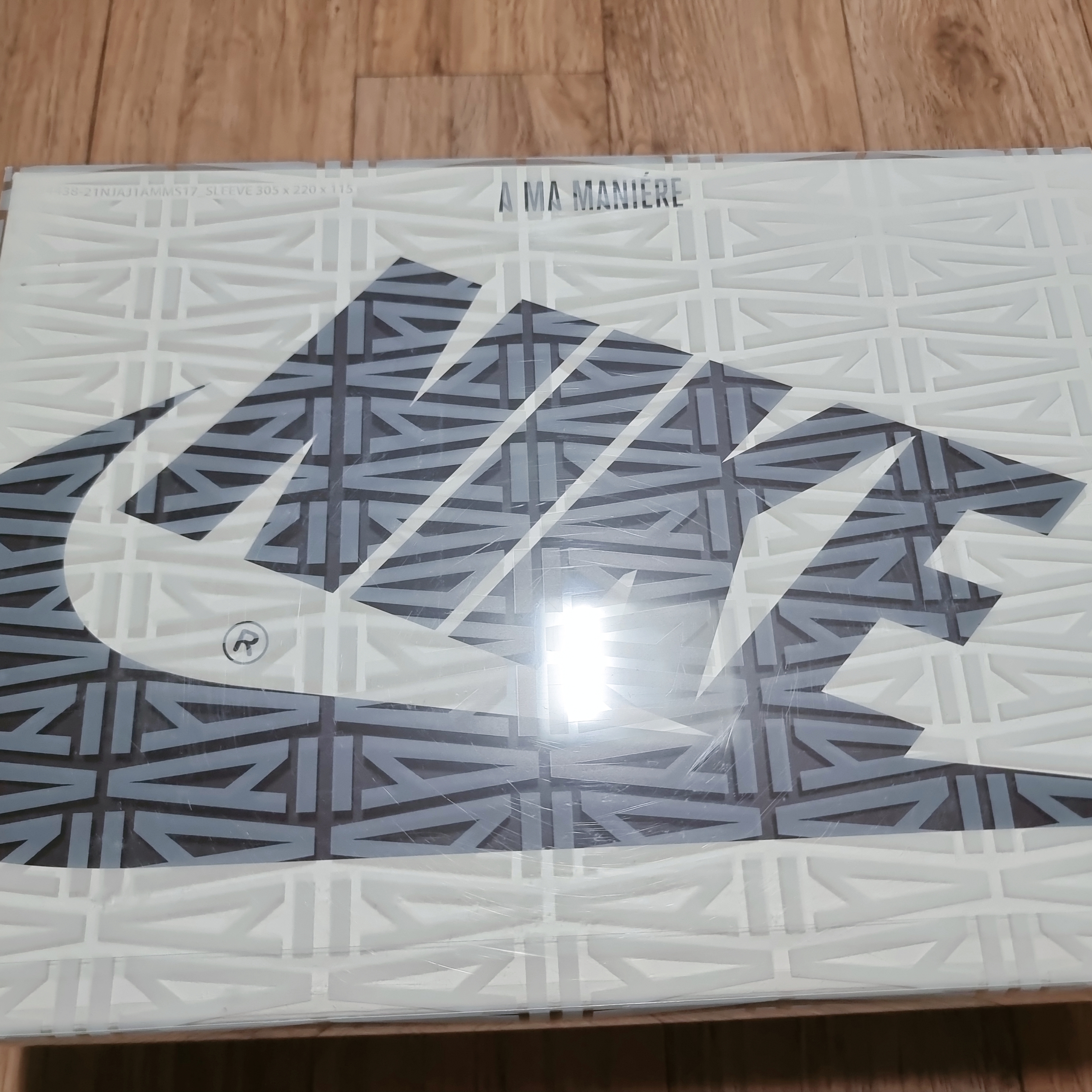Jordan 1 x A Ma Maniere Retro High OG SP Sail and Burgundy 착용 스타일 - 1