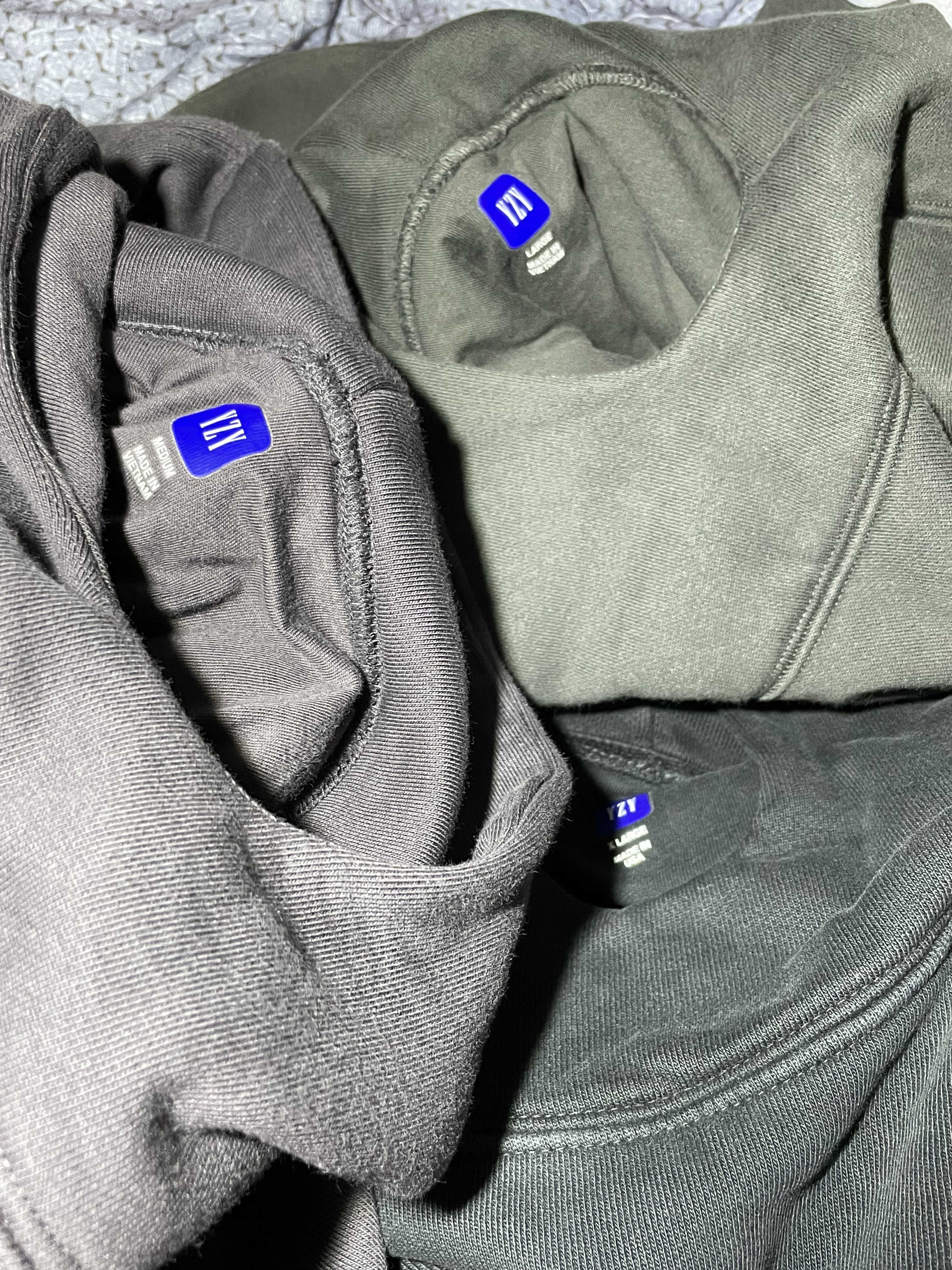 Yeezy Gap Engineered By Balenciaga Dove Hoodie Black, Yeezy Gap Engineered By Balenciaga Dove Hoodie Dark Grey 착용 스타일 - 4