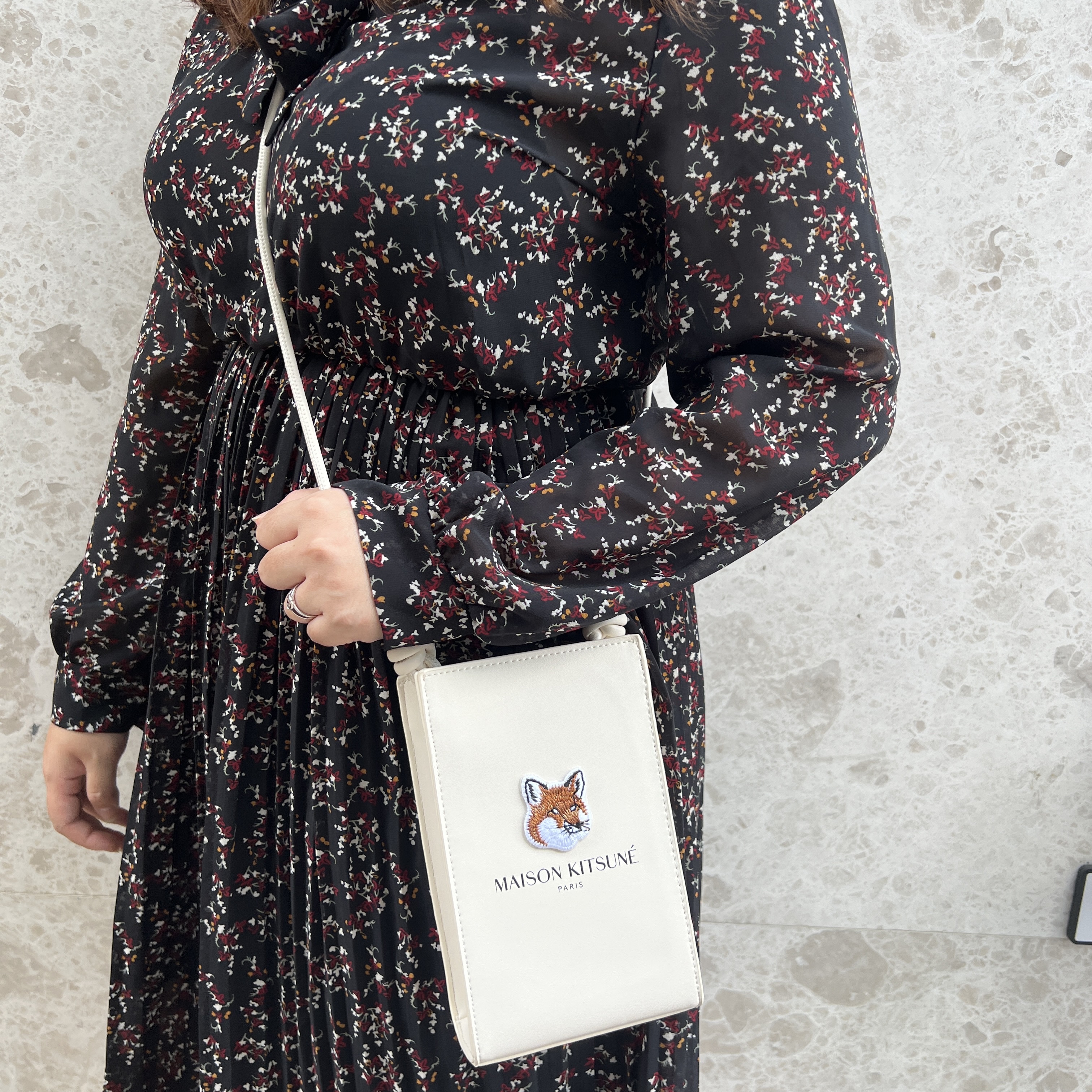 Maison Kitsune x Laneige Crossbody Bag 착용 스타일