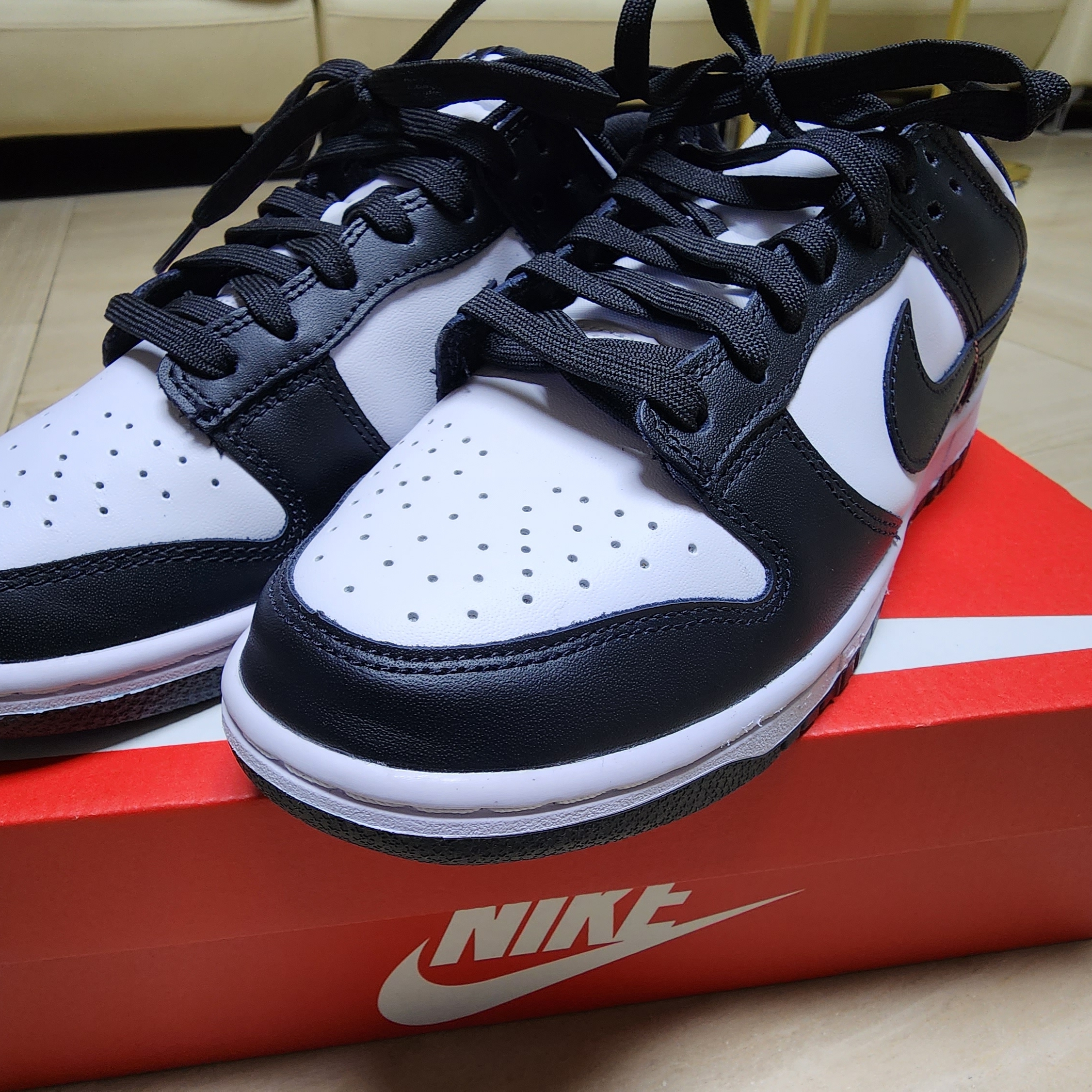 Nike Dunk Low Retro Black 착용 스타일 - 2