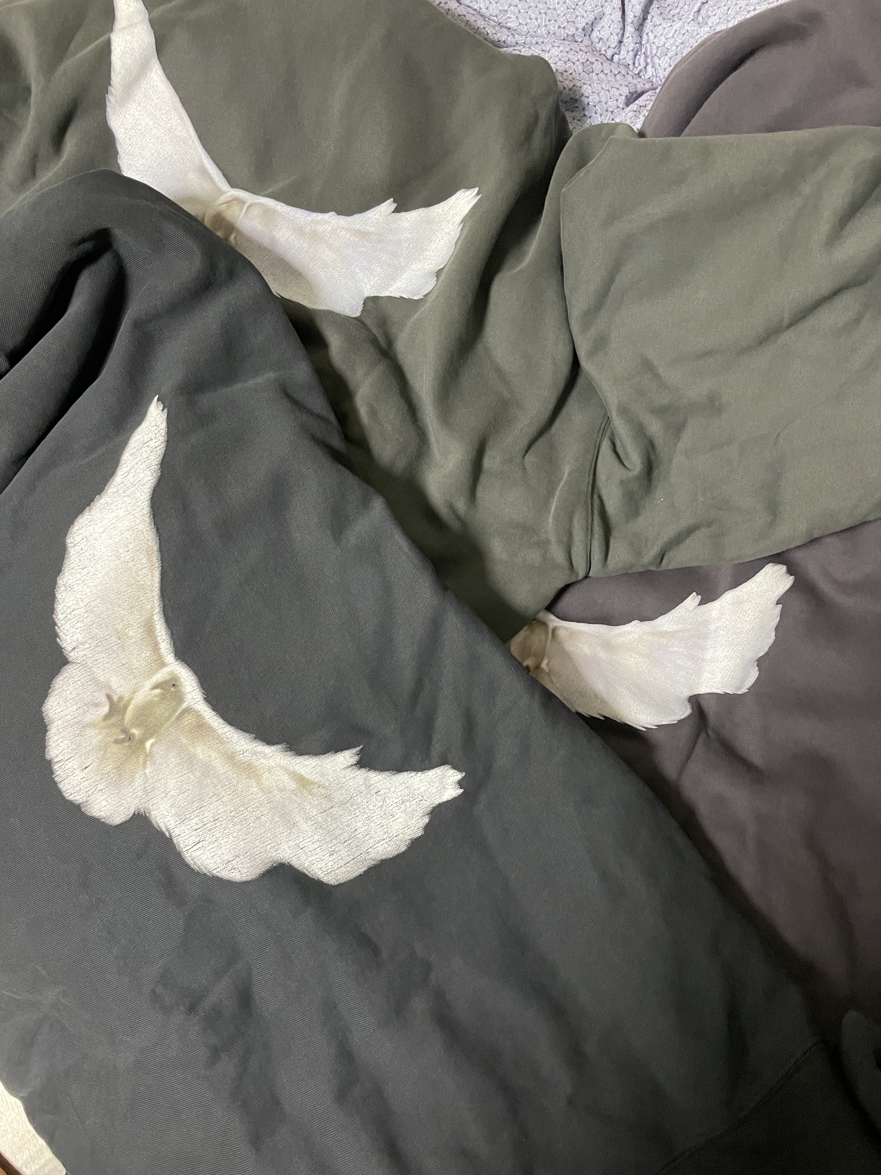 Yeezy Gap Engineered By Balenciaga Dove Hoodie Black, Yeezy Gap Engineered By Balenciaga Dove Hoodie Dark Grey 착용 스타일 - 3
