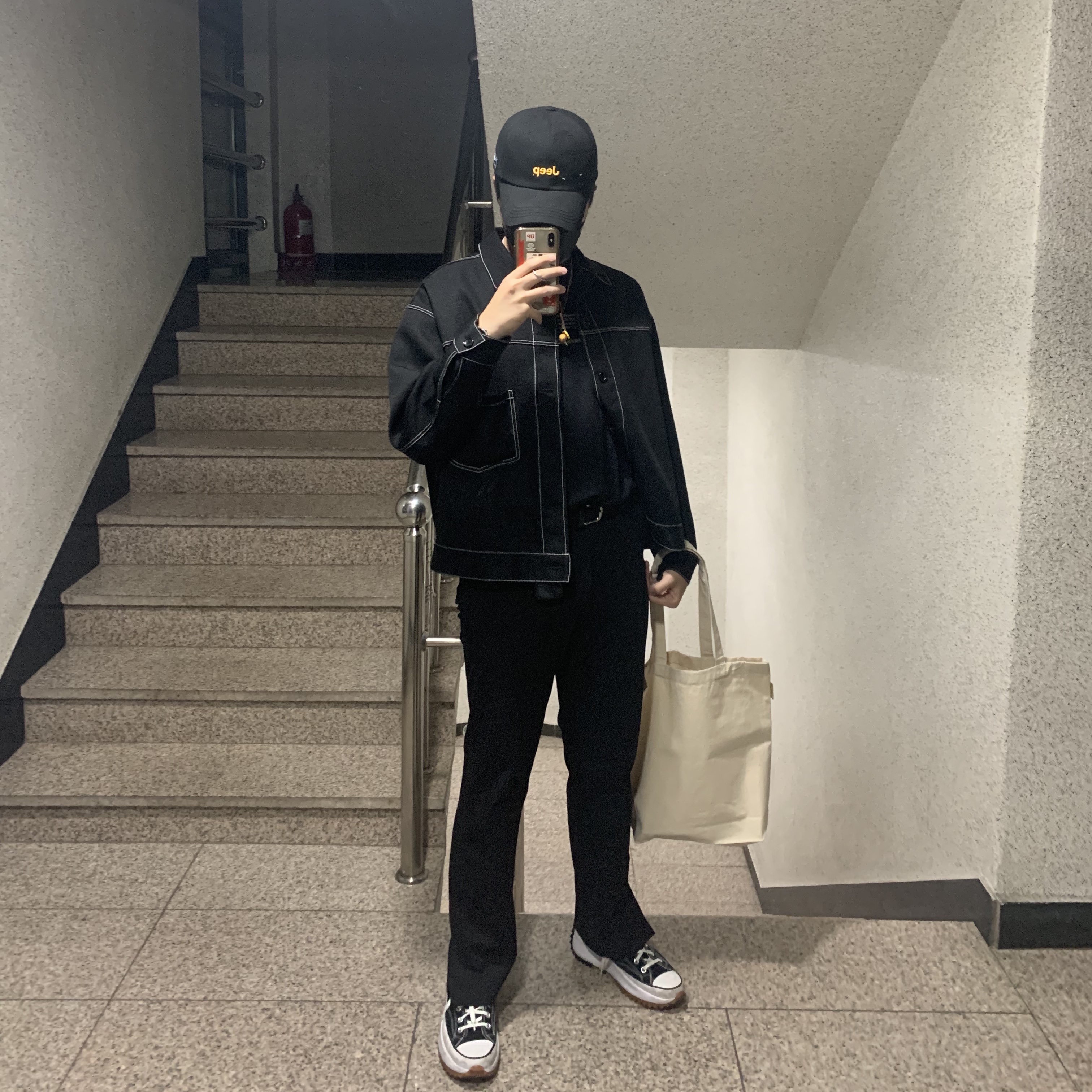 Converse Run Star Hike Hi Black White Gum 착용 스타일 - 2