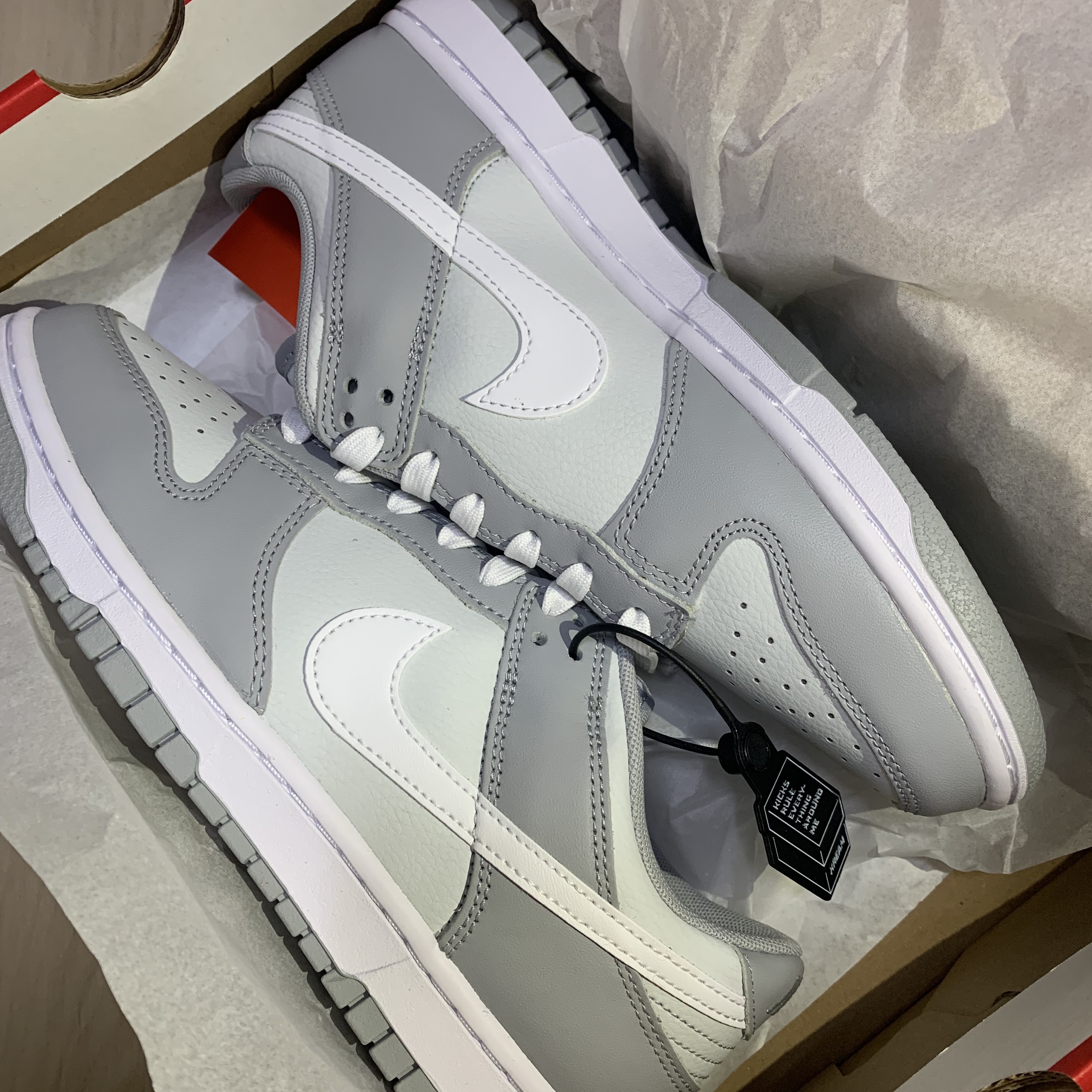 Nike Dunk Low Retro Wolf Grey 착용 스타일 - 1
