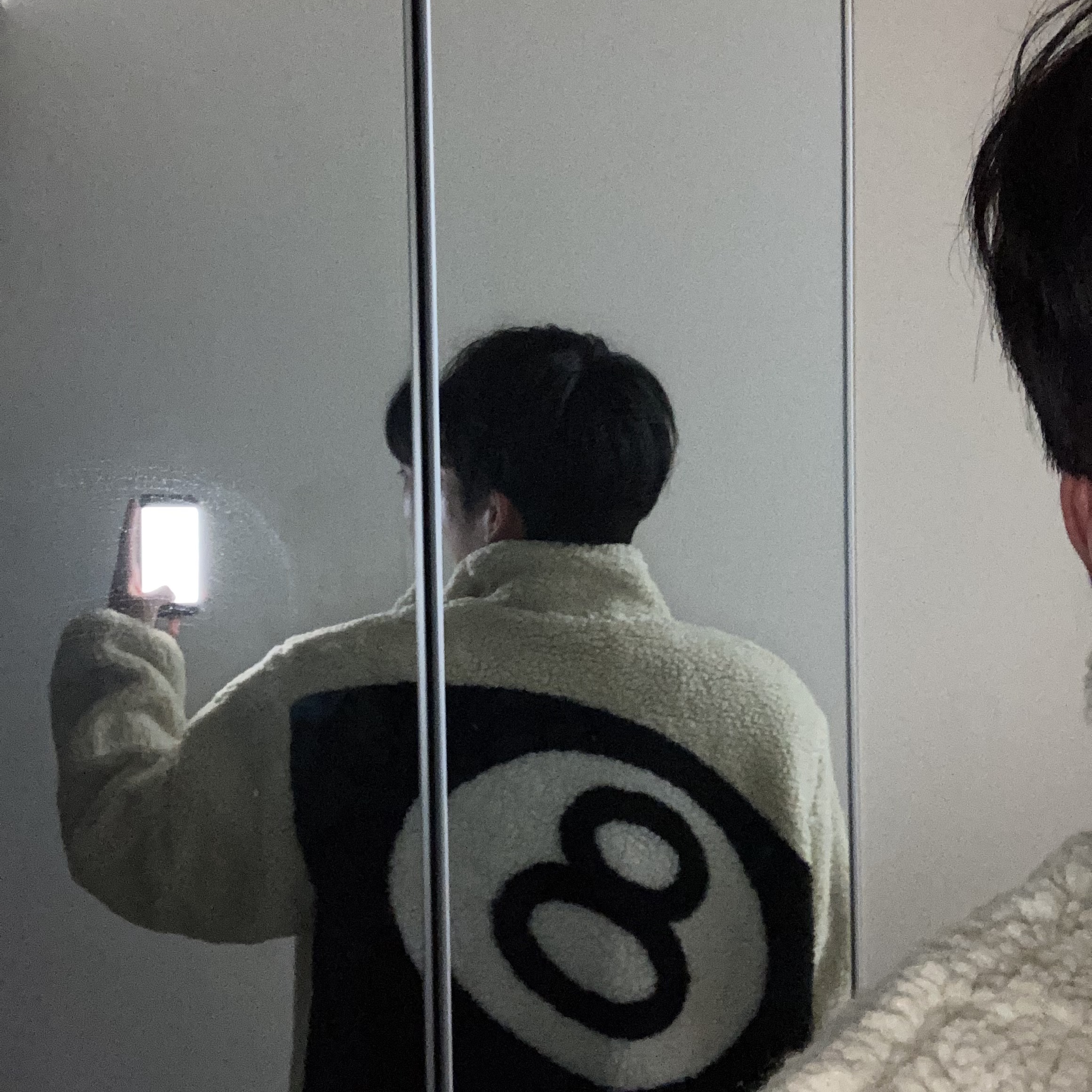 Stussy 8 Ball Sherpa Jacket Natural 착용 스타일 - 1