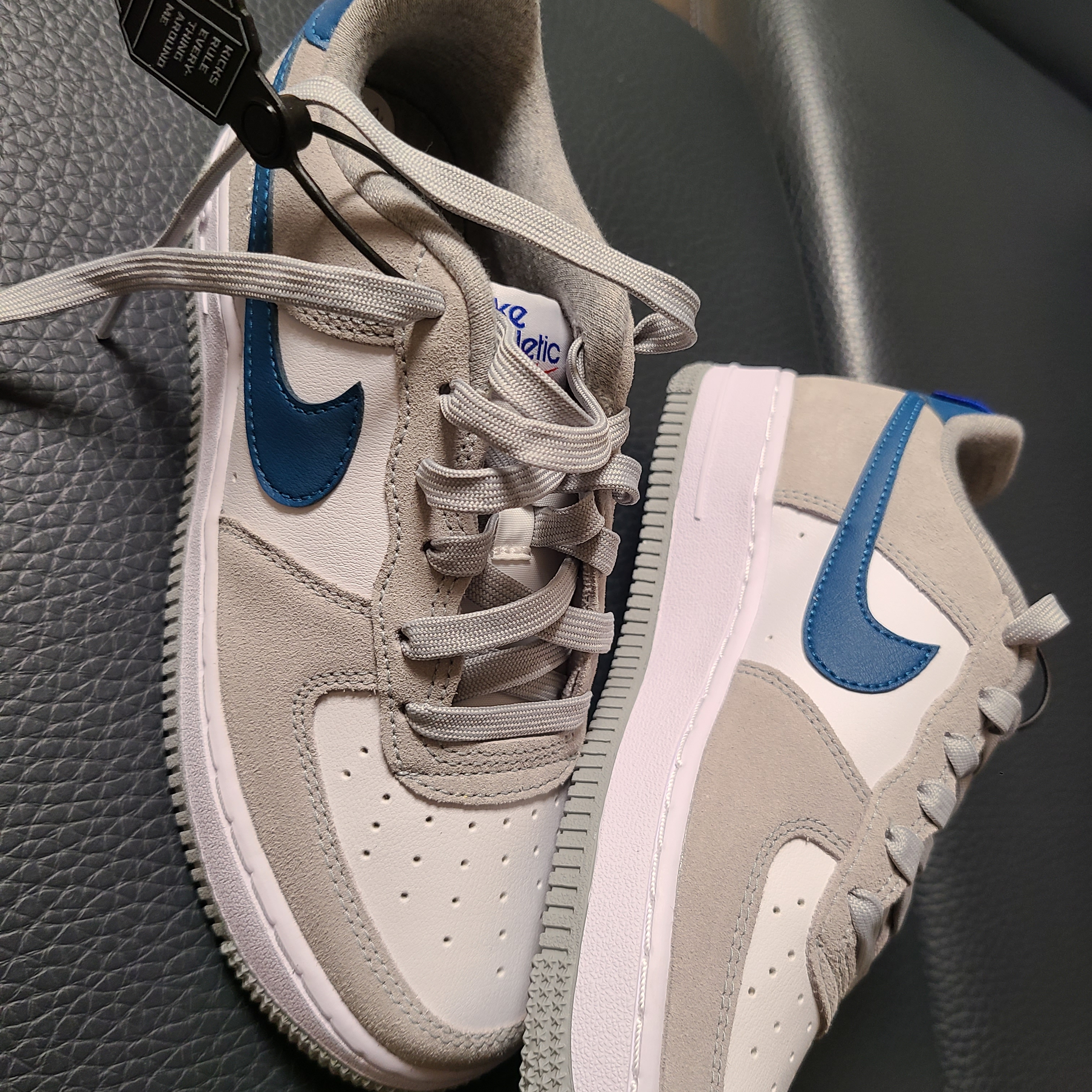 (GS) Nike Air Force 1 LV8 Athletic Club Light Smoke Grey Marina 착용 스타일
