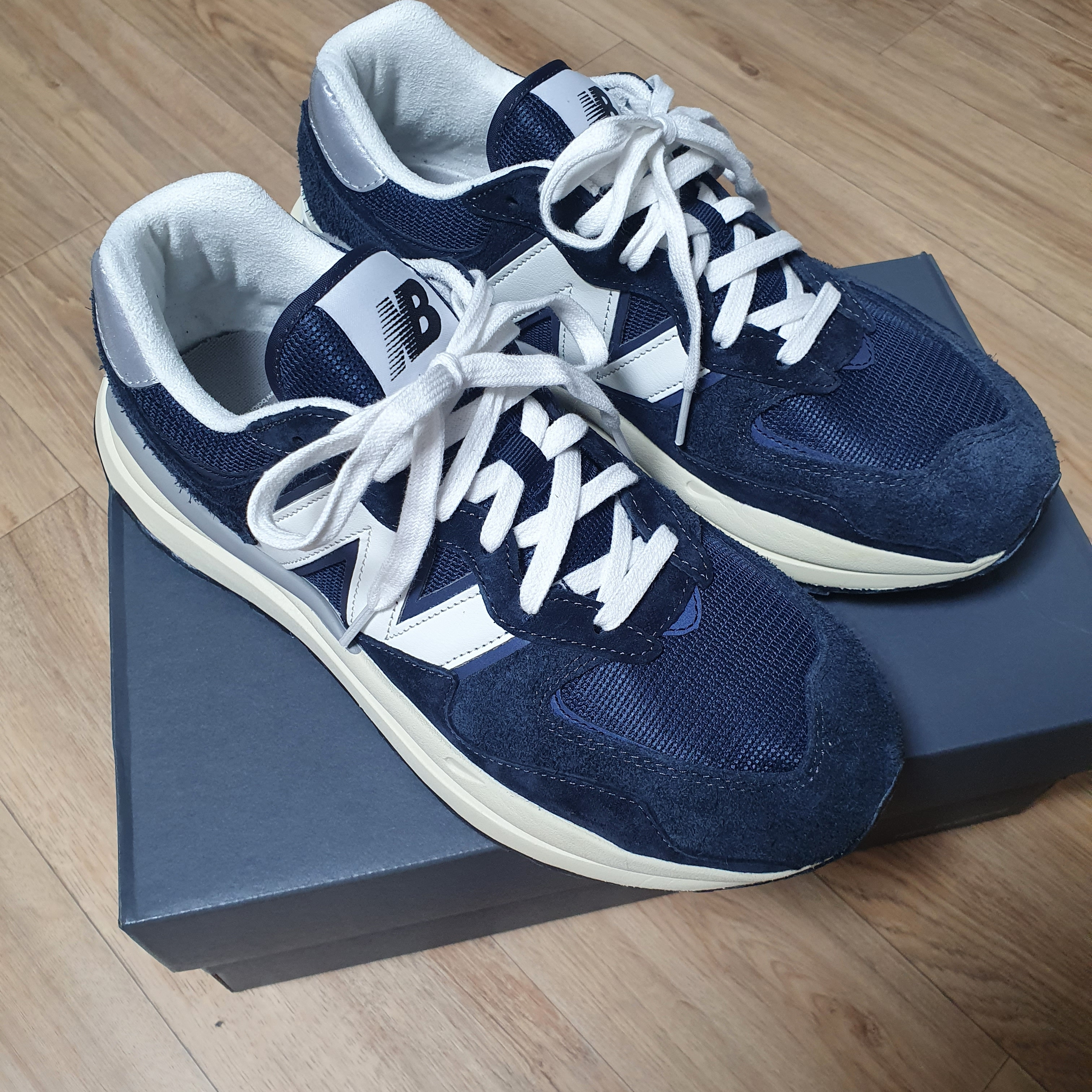 New Balance 5740 Vintage Lux Eclipse, New Balance 327 Vintage Luxe Orange 착용 스타일 - 1