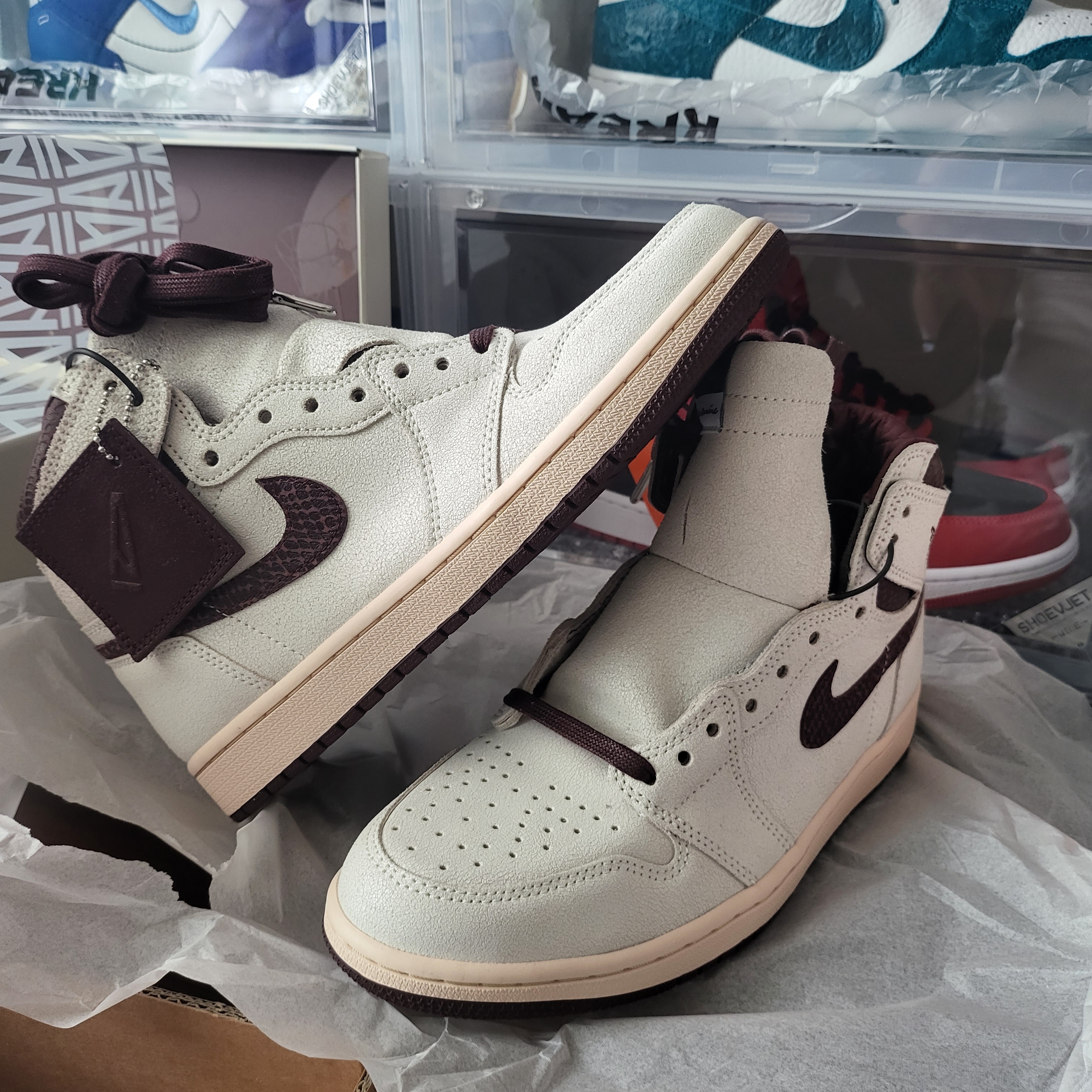 Jordan 1 x A Ma Maniere Retro High OG SP Sail and Burgundy 착용 스타일 - 4