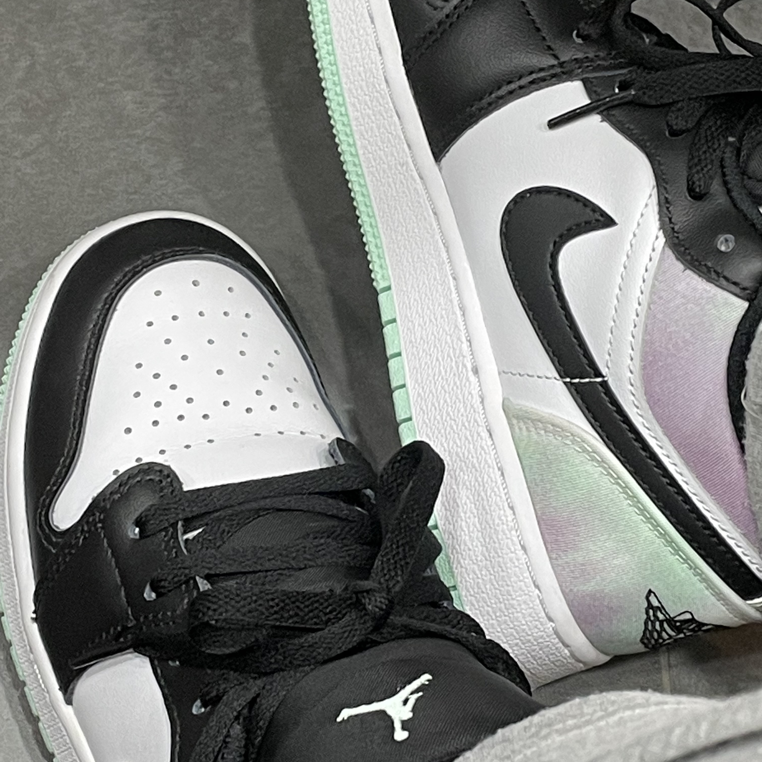 (GS) Jordan 1 Low SE White Black Tie-Dye 착용 스타일 - 1