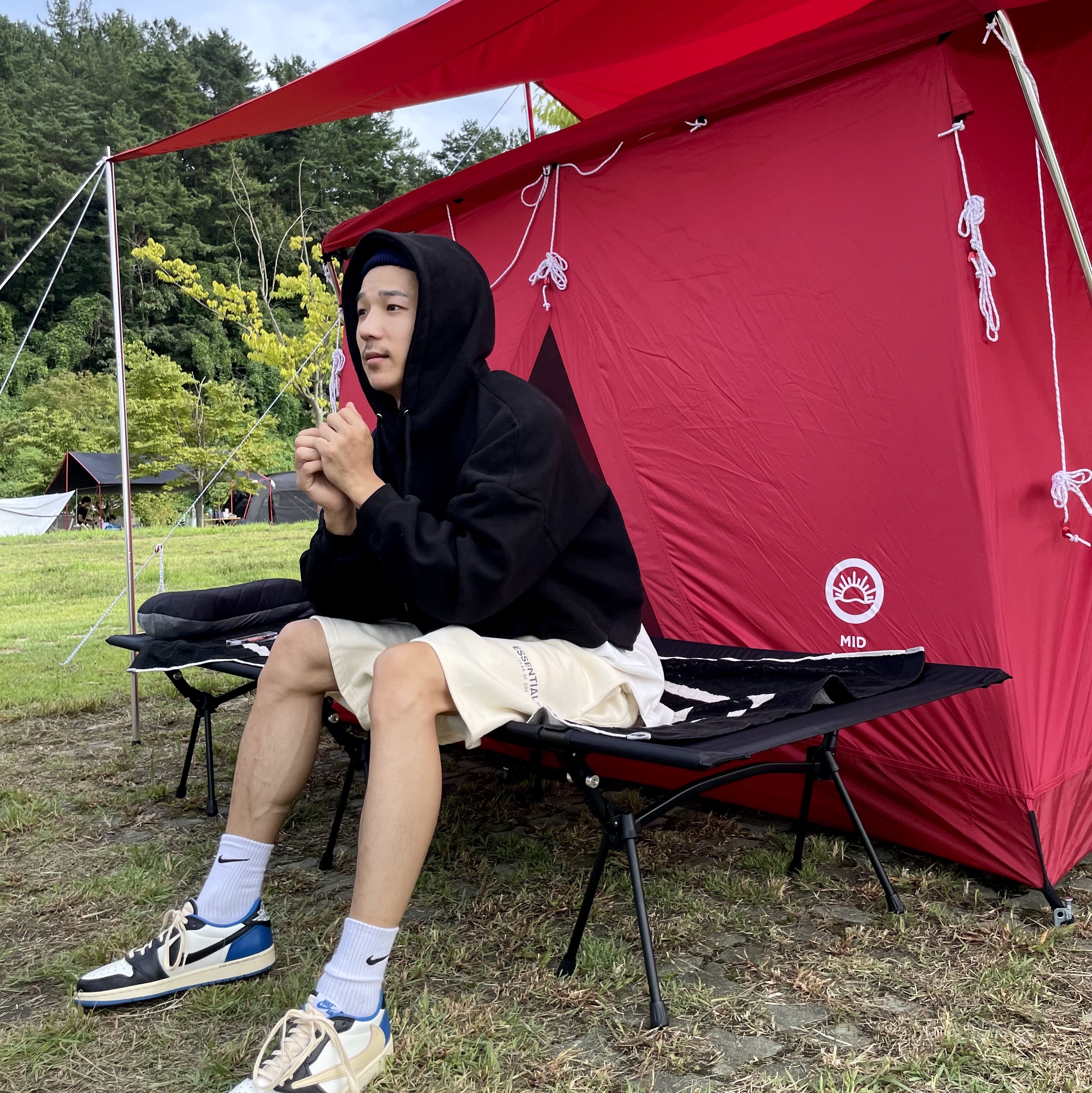 Jordan 1 x Travis Scott x Fragment Retro Low OG SP Military Blue, Essentials Sweatshorts Cream - 21SS 착용 스타일