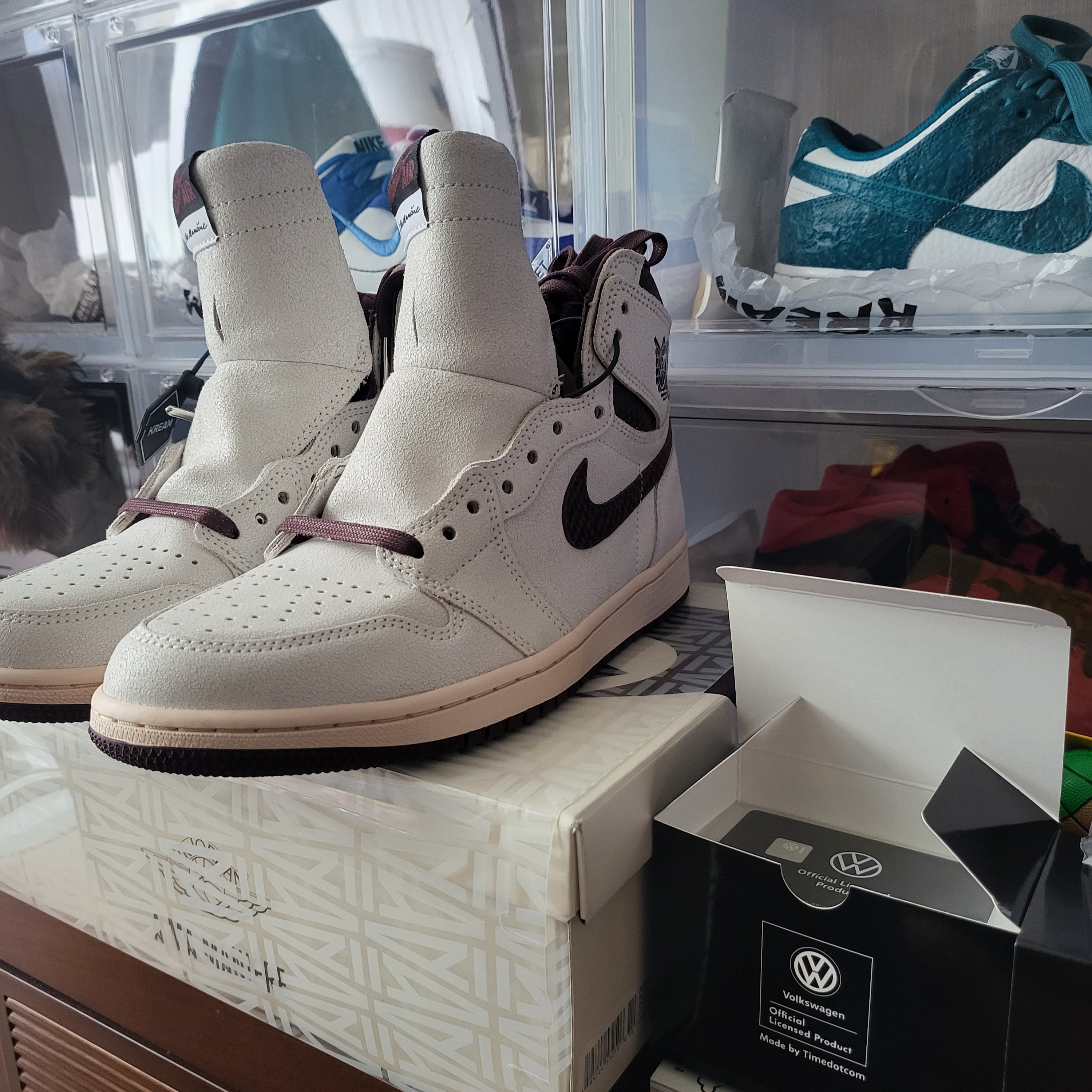 Jordan 1 x A Ma Maniere Retro High OG SP Sail and Burgundy 착용 스타일 - 1