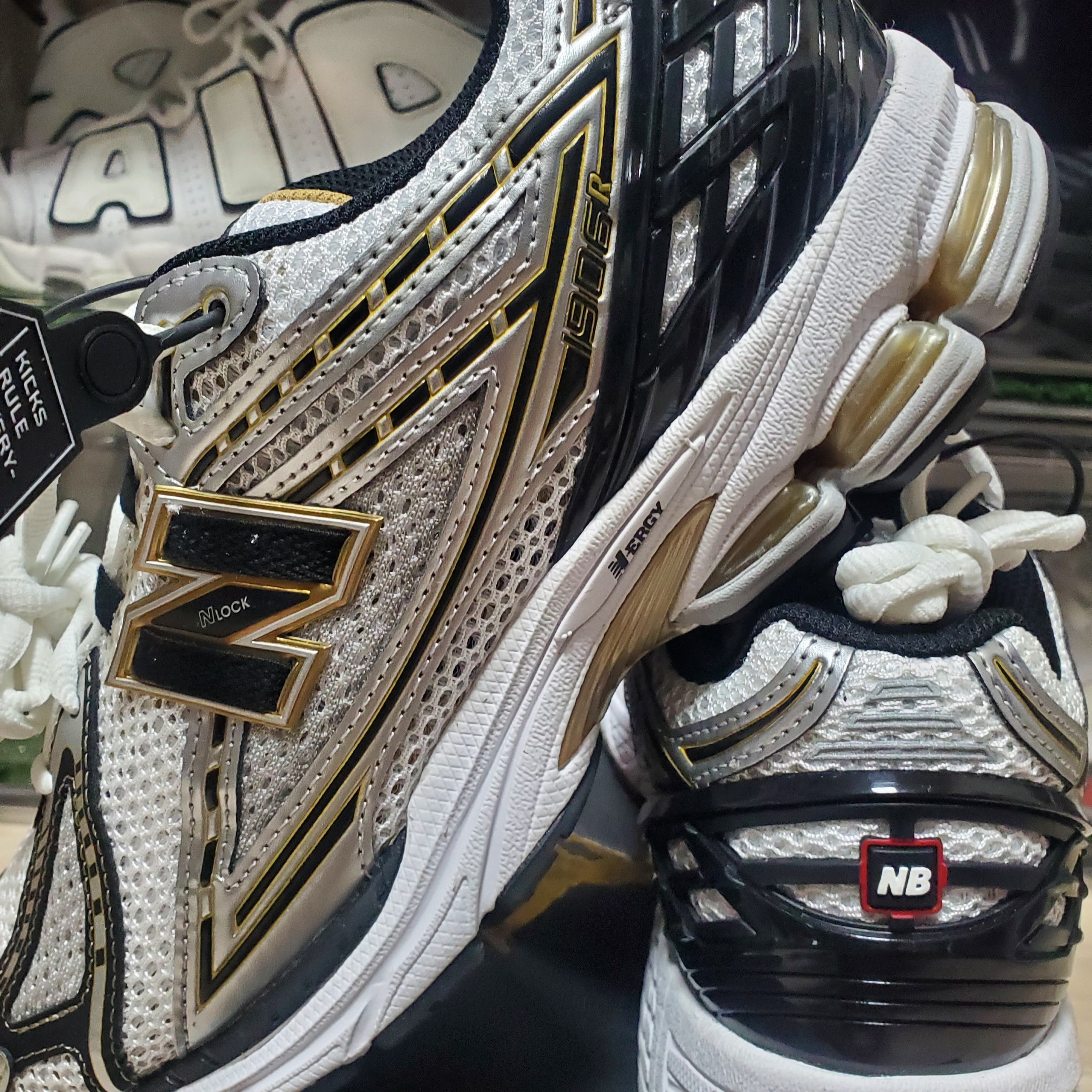 New Balance 1906R White Gold 착용 스타일 - 4