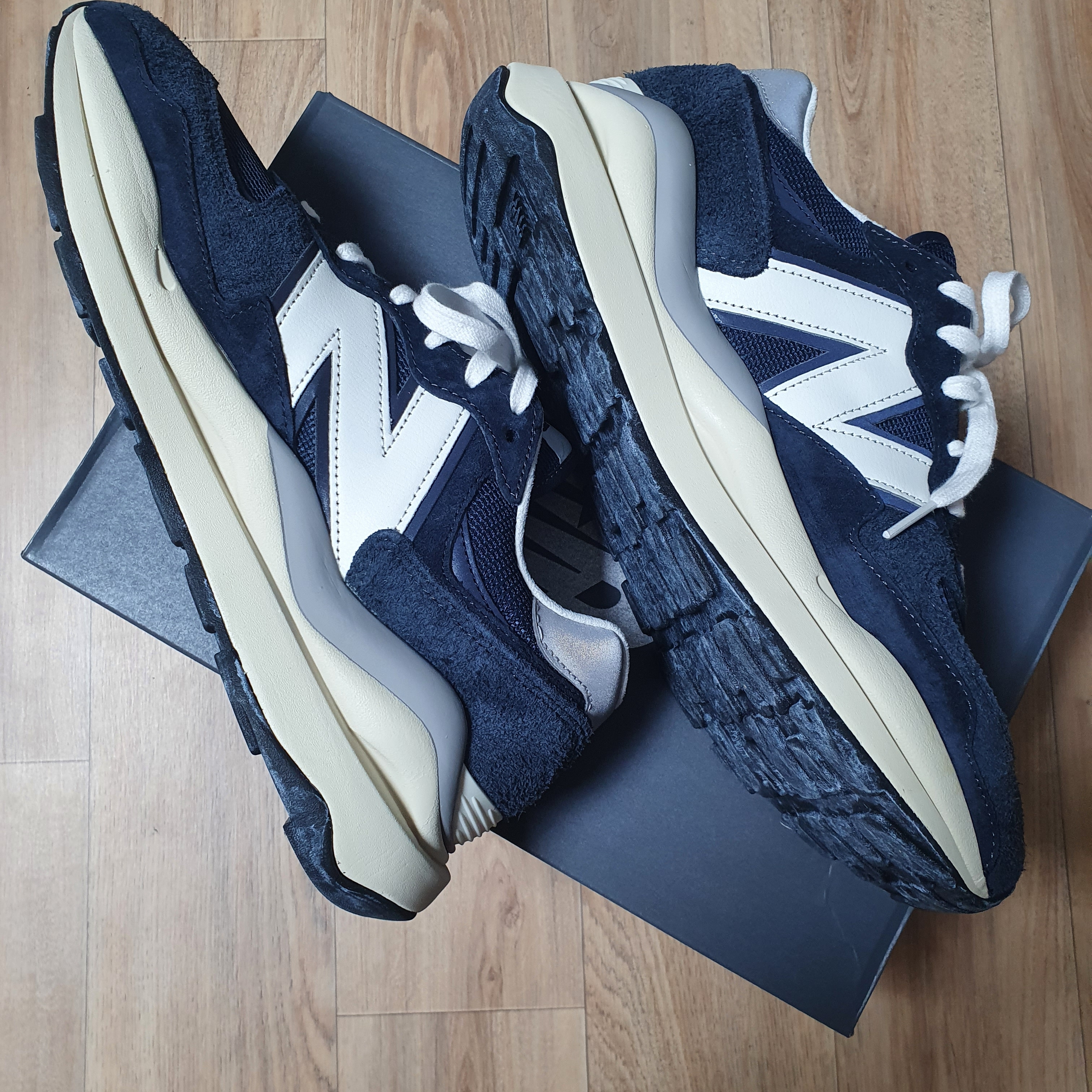 New Balance 5740 Vintage Lux Eclipse, New Balance 327 Vintage Luxe Orange 착용 스타일 - 2