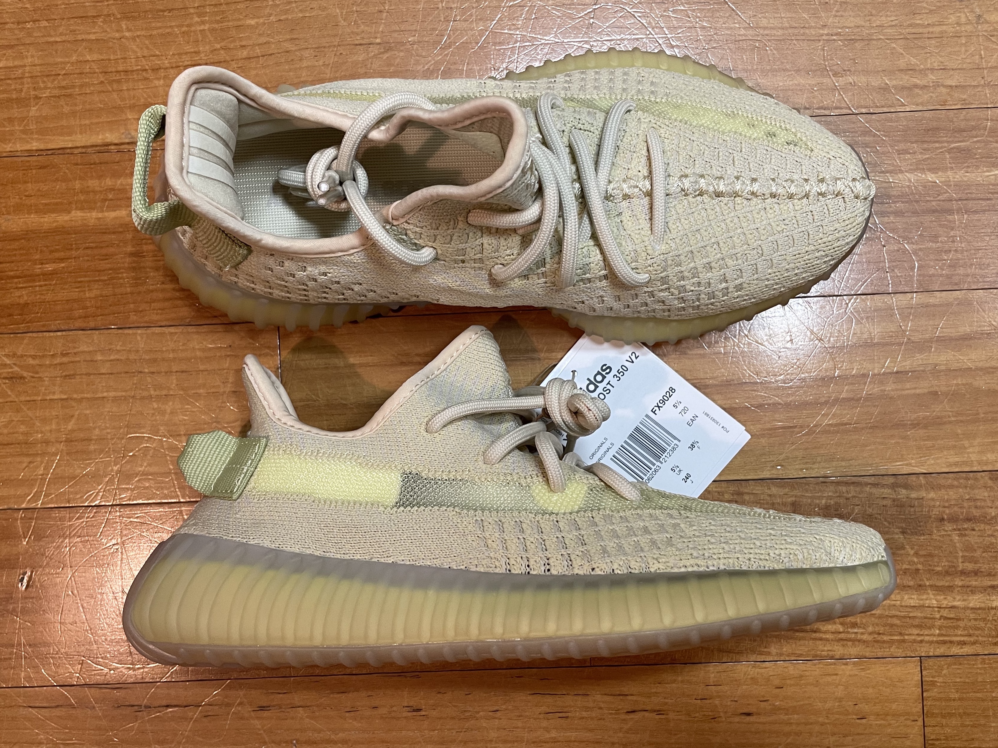 Adidas Yeezy Boost 350 V2 Flax 2022 착용 스타일 - 2