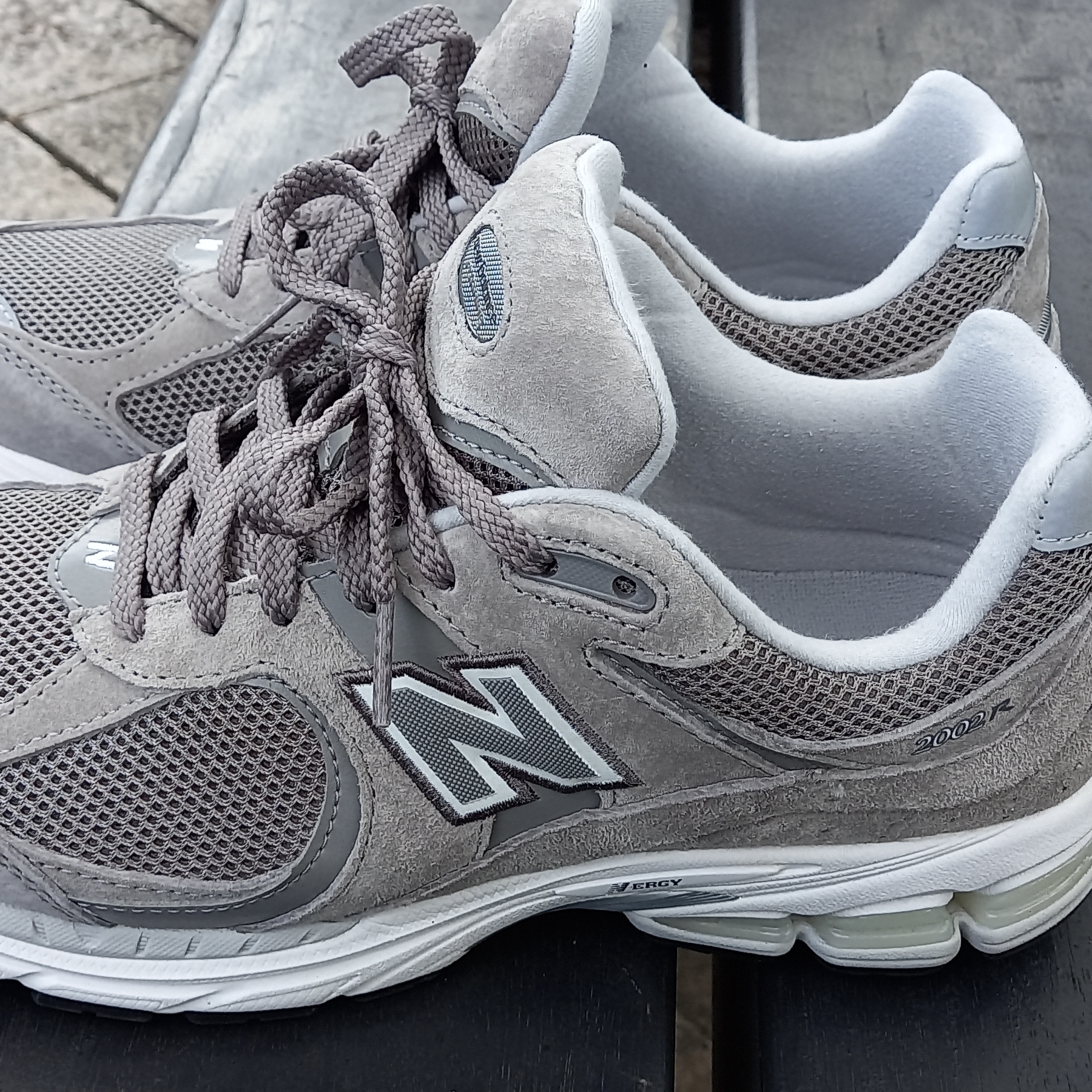 New Balance 2002R Marblehead White 착용 스타일