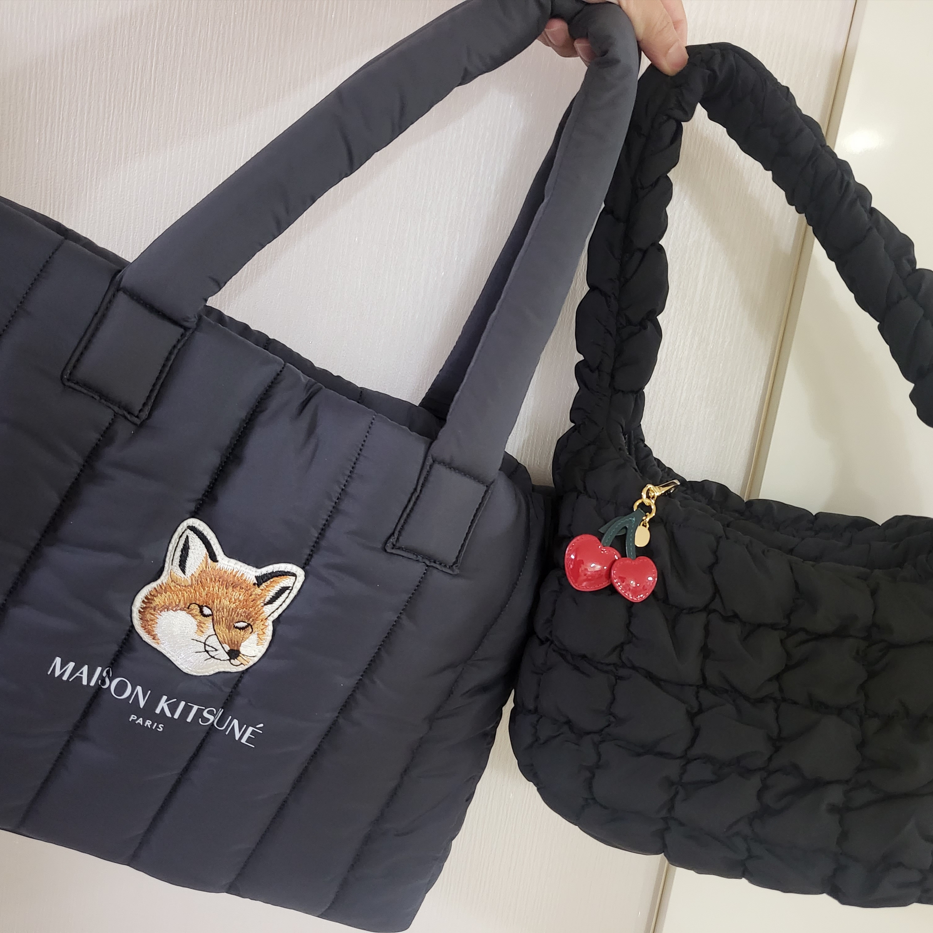 Maison Kitsune x Laneige Padded Bag Navy, COS Quilted Mini Bag Black 착용 스타일