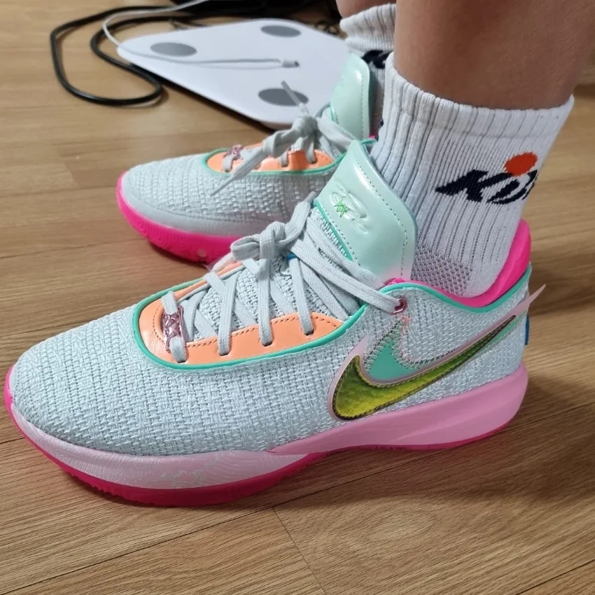 Nike LeBron XX EP Barely Green 착용 스타일 - 1