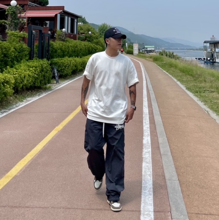 Jordan 1 x Travis Scott Retro High OG SP Mocha, Nike x Stussy Beach Pants Off Noir 착용 스타일