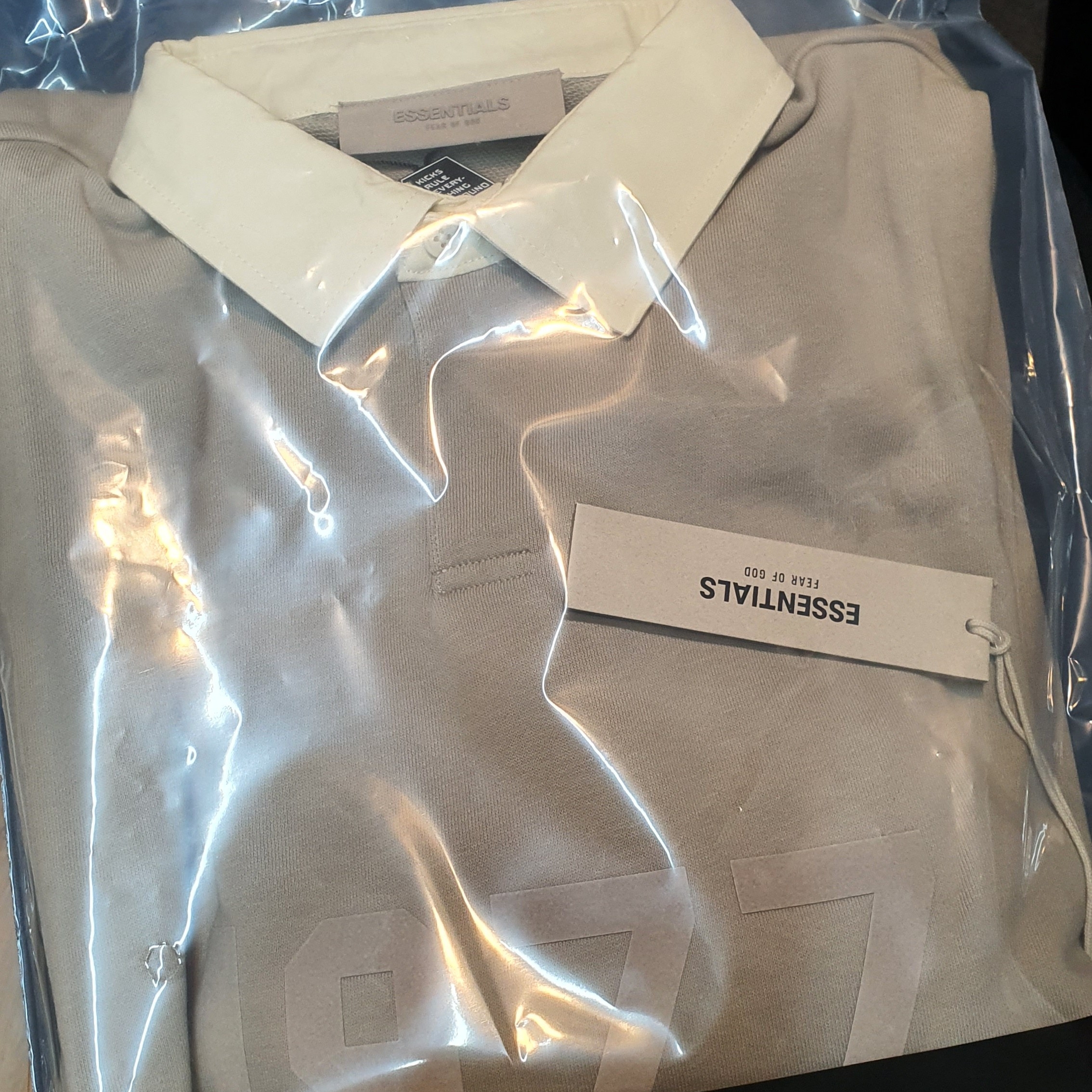 Essentials 1977 Henley Rugby Long Sleeve Polo Smoke - 22FW 착용 스타일 - 2