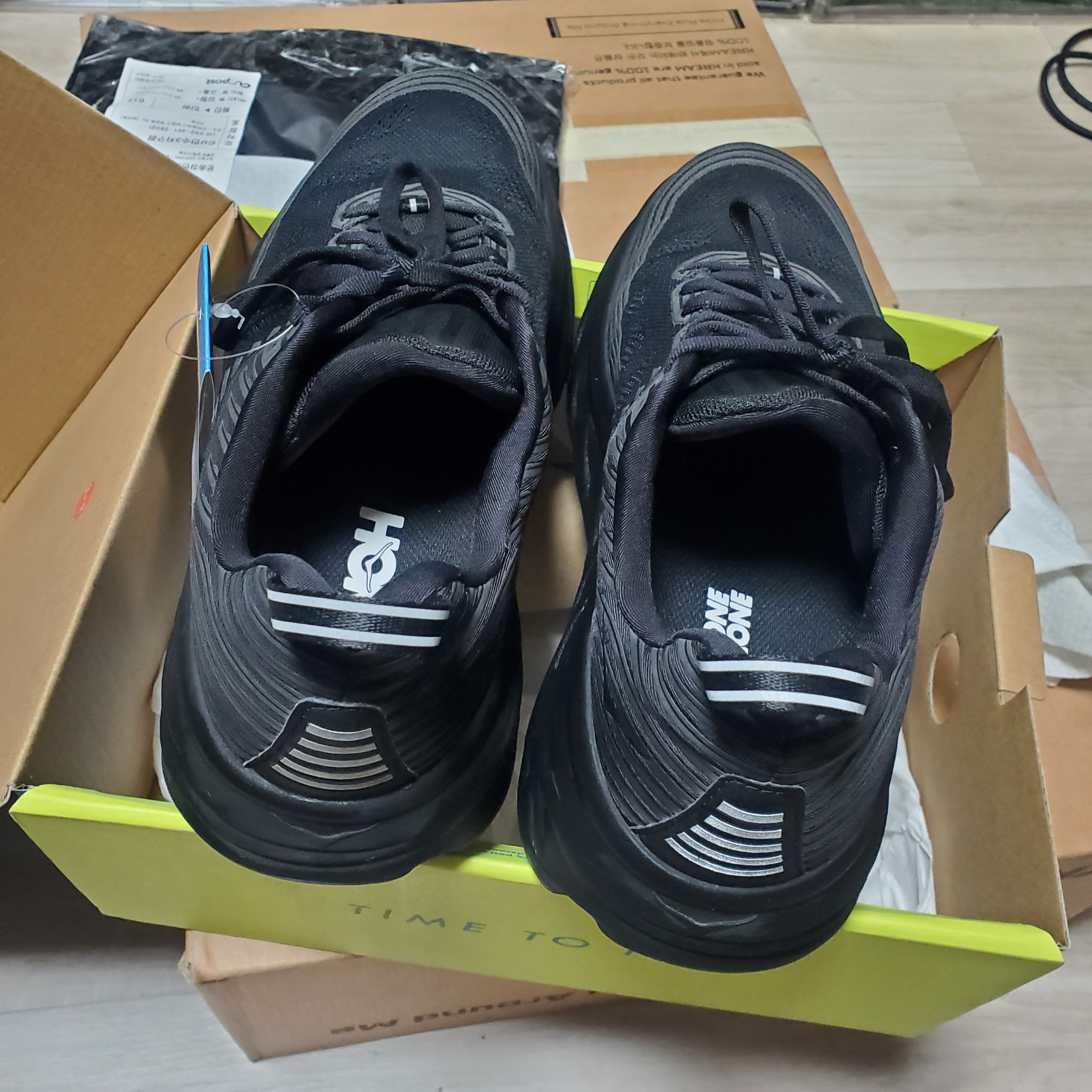 Hoka Bondi 6 Black - Wide 착용 스타일 - 1