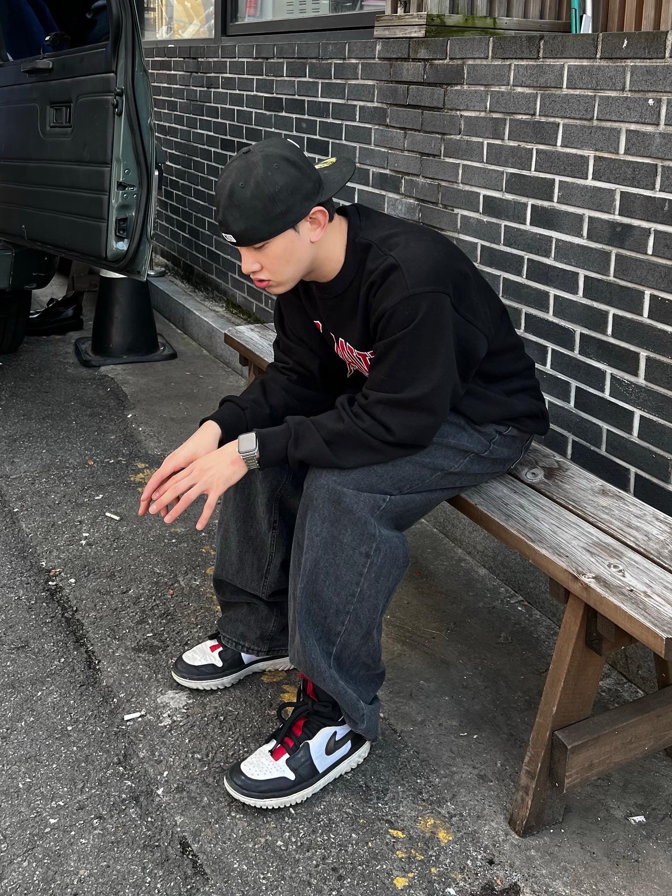 Jordan 1 High React Black White Gym Red 착용 스타일 - 5