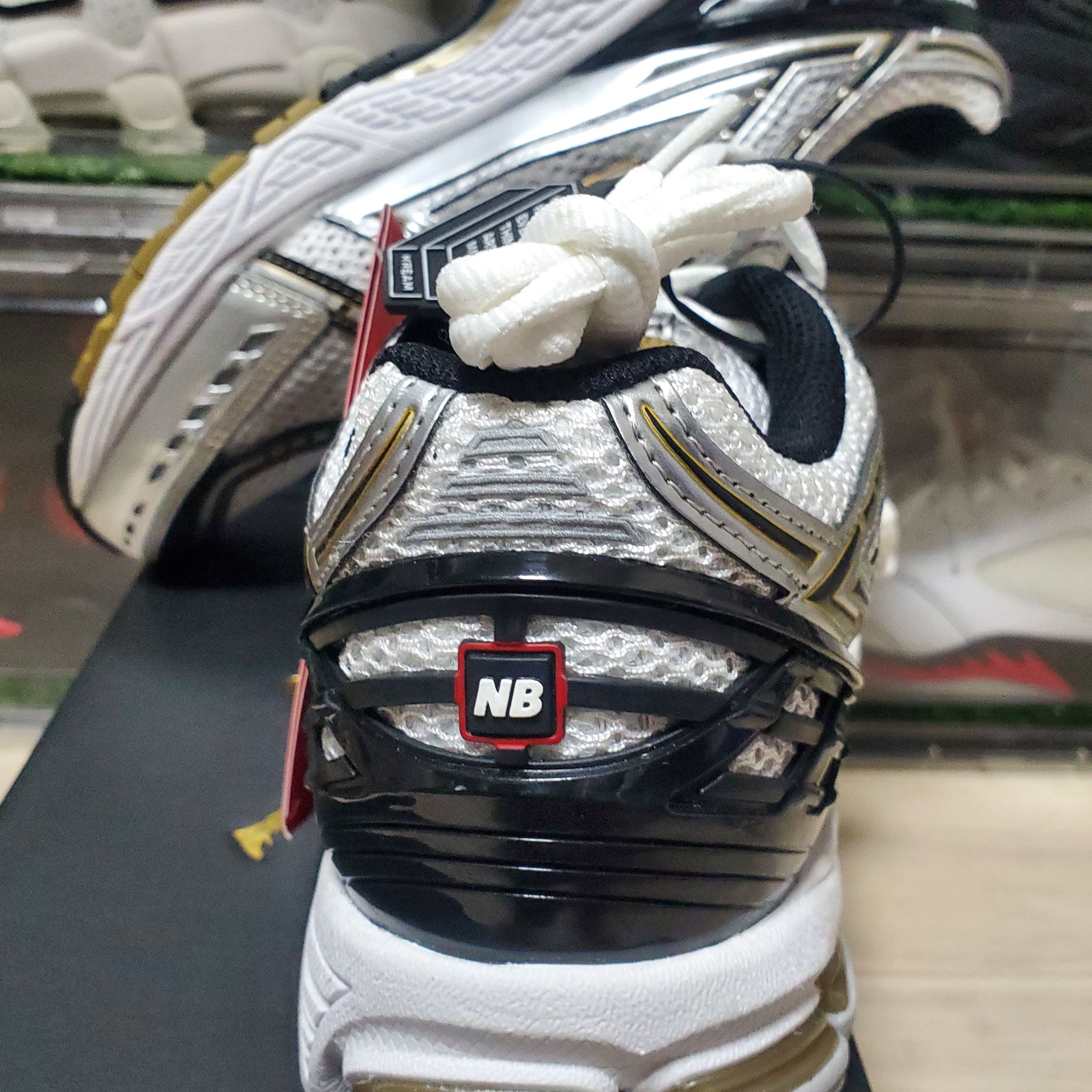 New Balance 1906R White Gold 착용 스타일 - 3