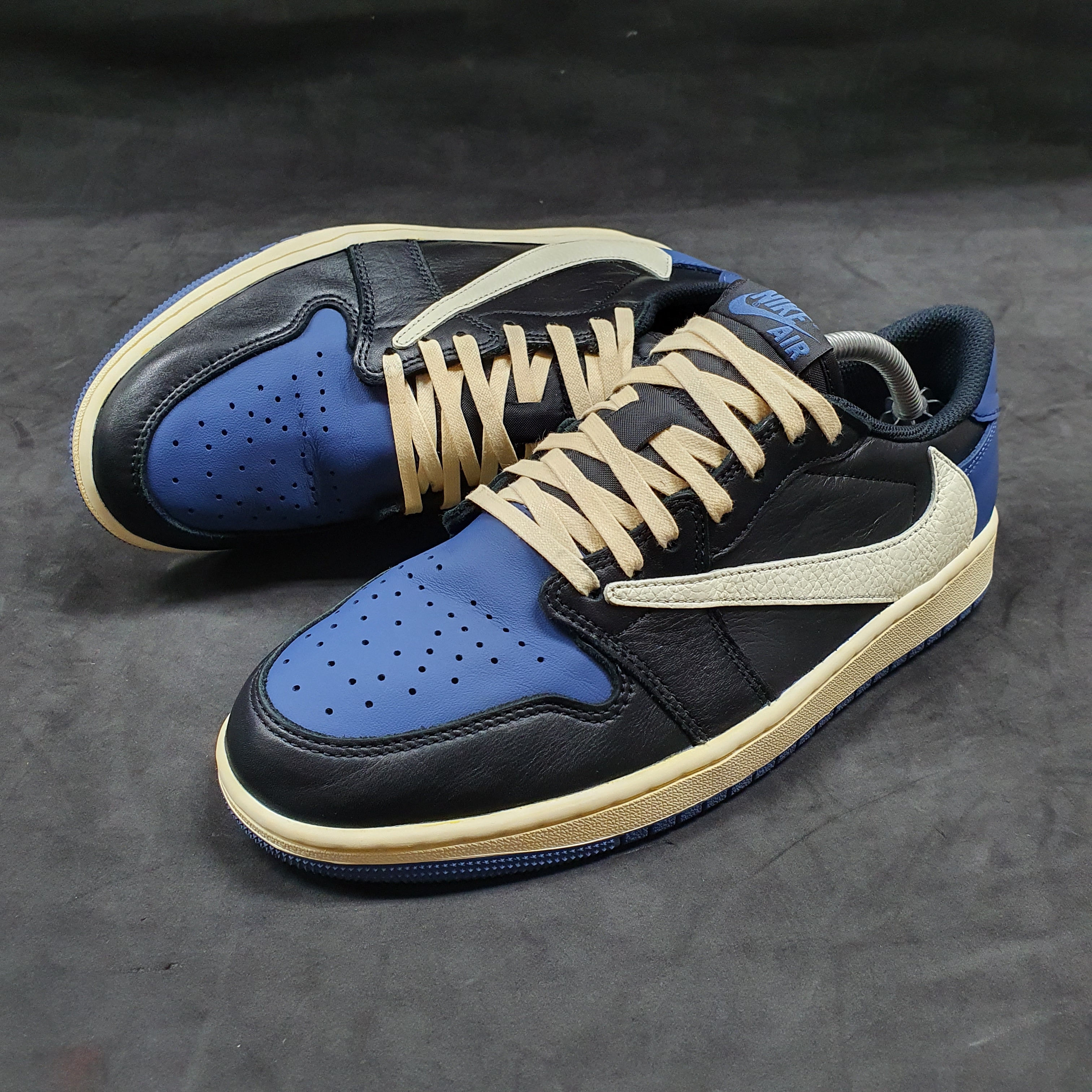 Jordan 1 Retro Low OG Mystic Navy 착용 스타일 - 2