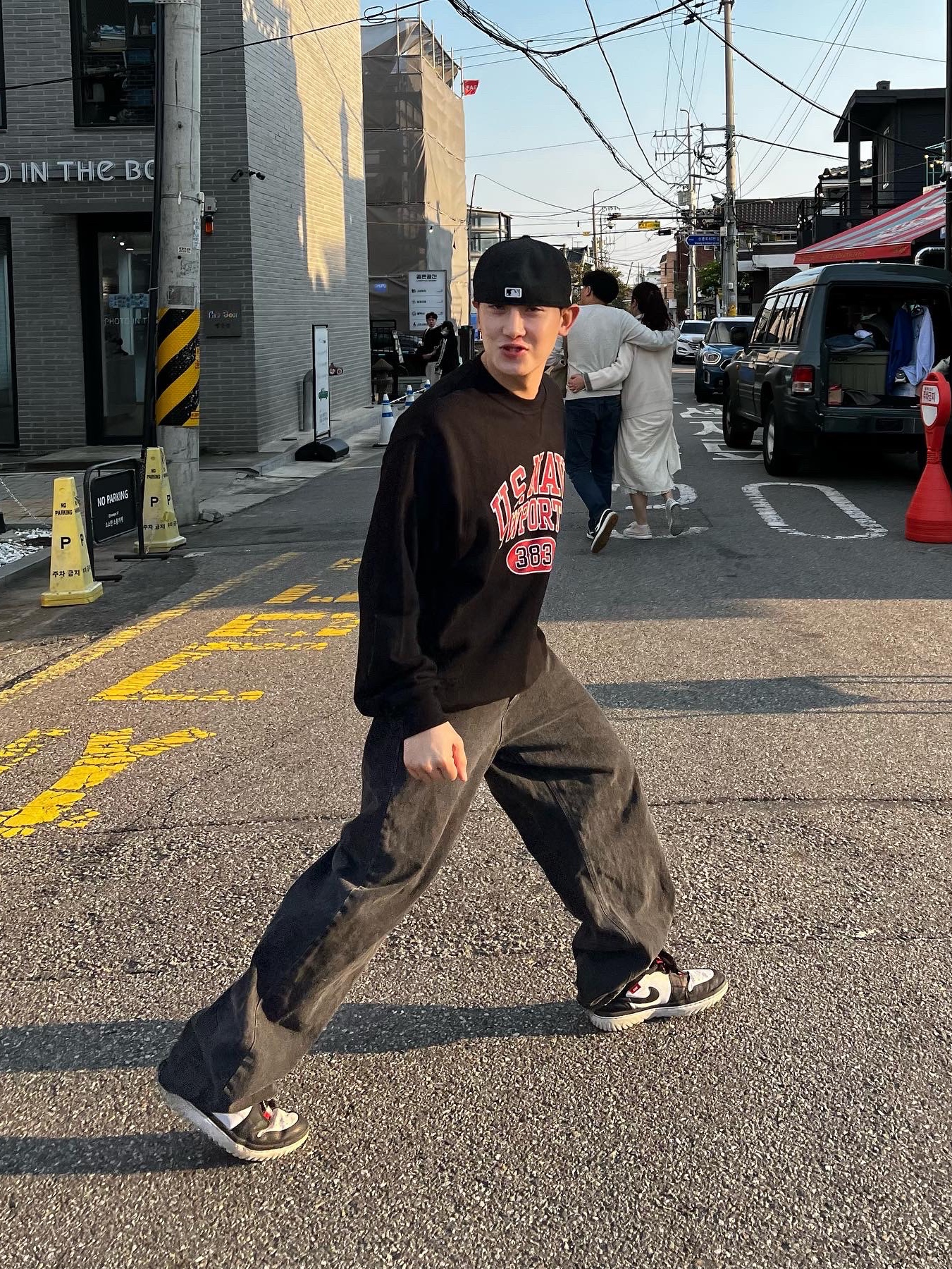 Jordan 1 High React Black White Gym Red 착용 스타일 - 2
