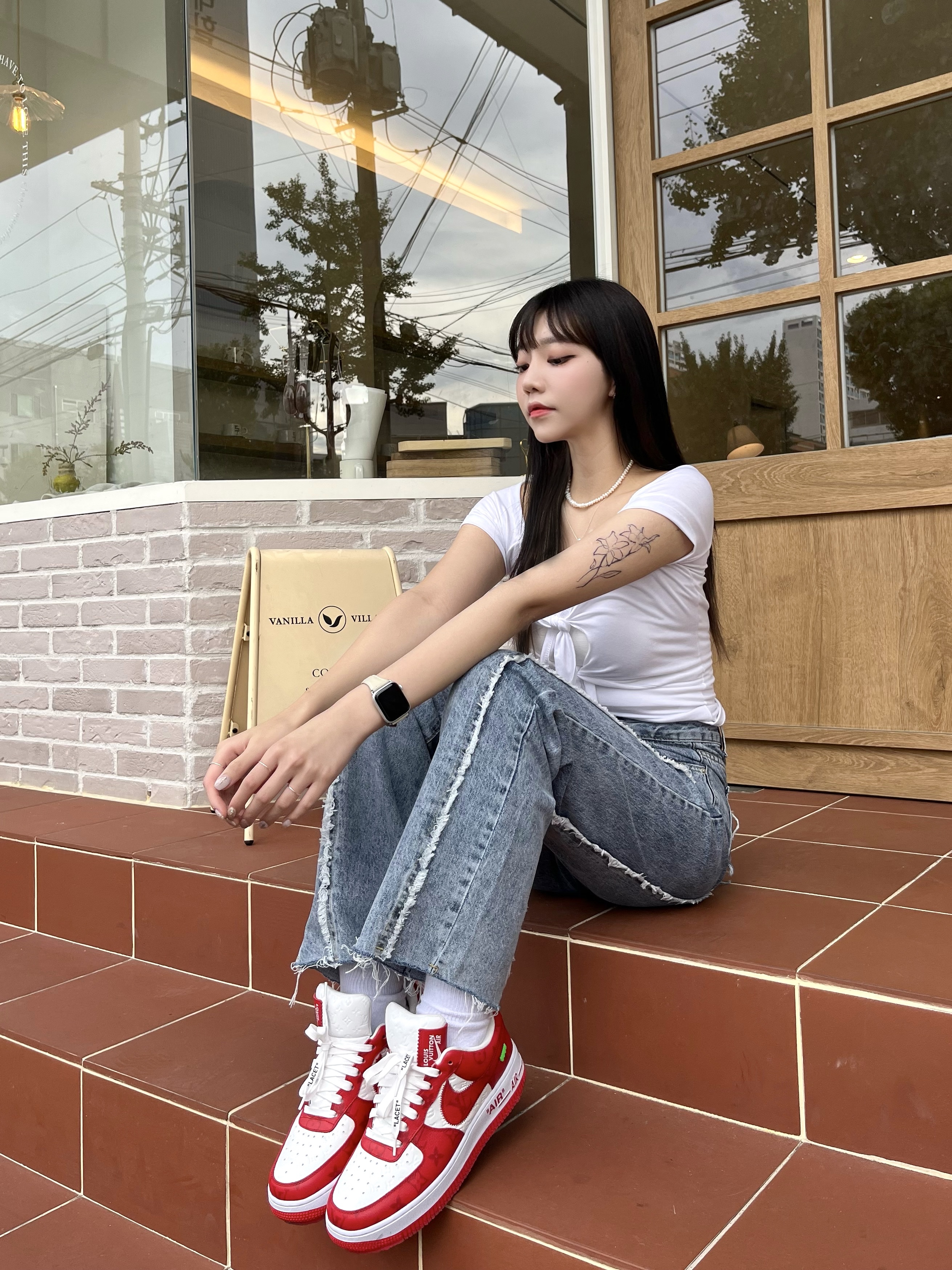 Louis Vuitton x Nike Air Force 1 Low by Virgil Abloh White Comet Red 착용 스타일 - 1