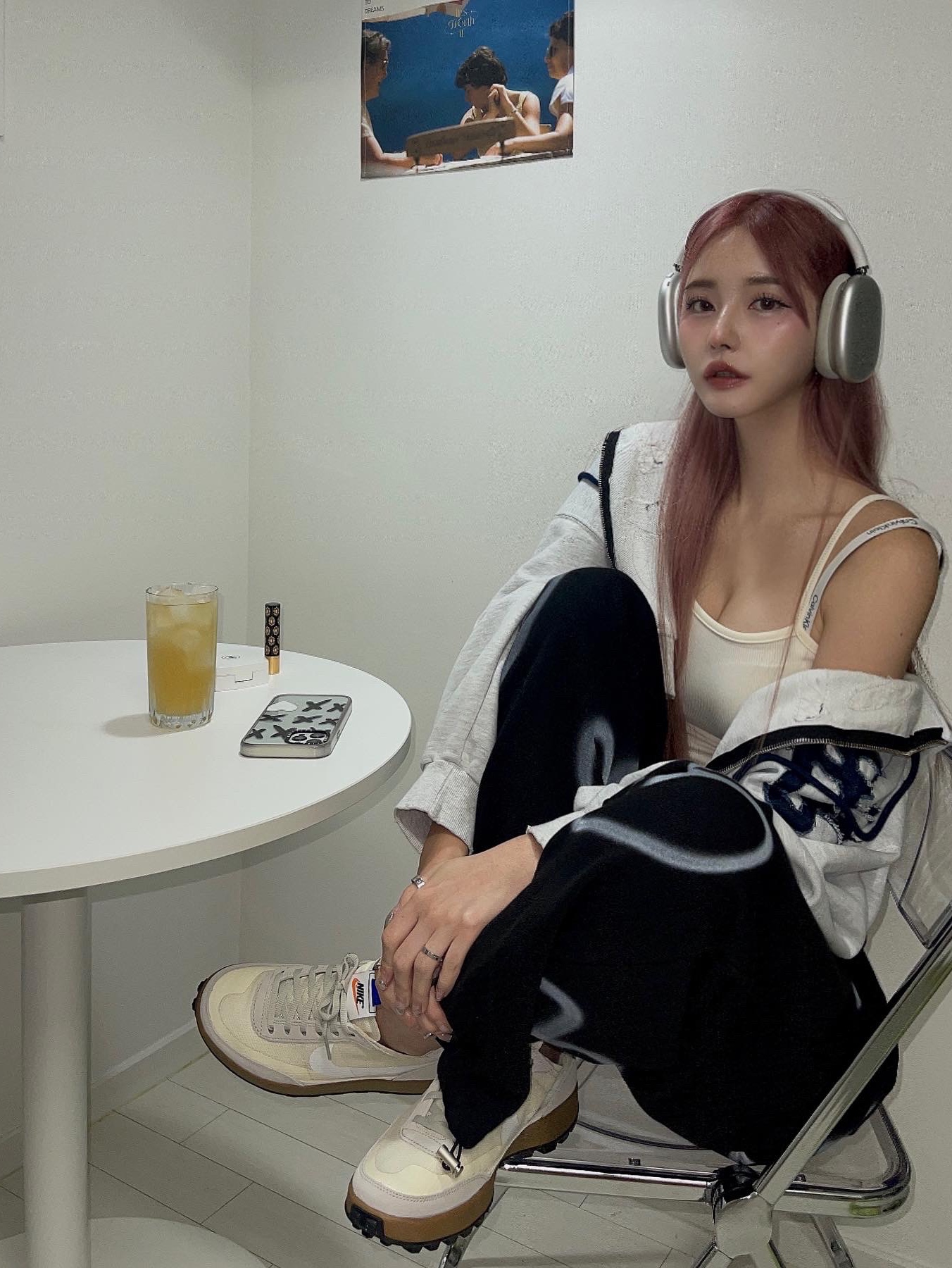 Nike x Tom Sachs General Purpose Shoe Light Cream, Apple AirPods Max Lightning Silver (Korean Ver.) 착용 스타일 - 2