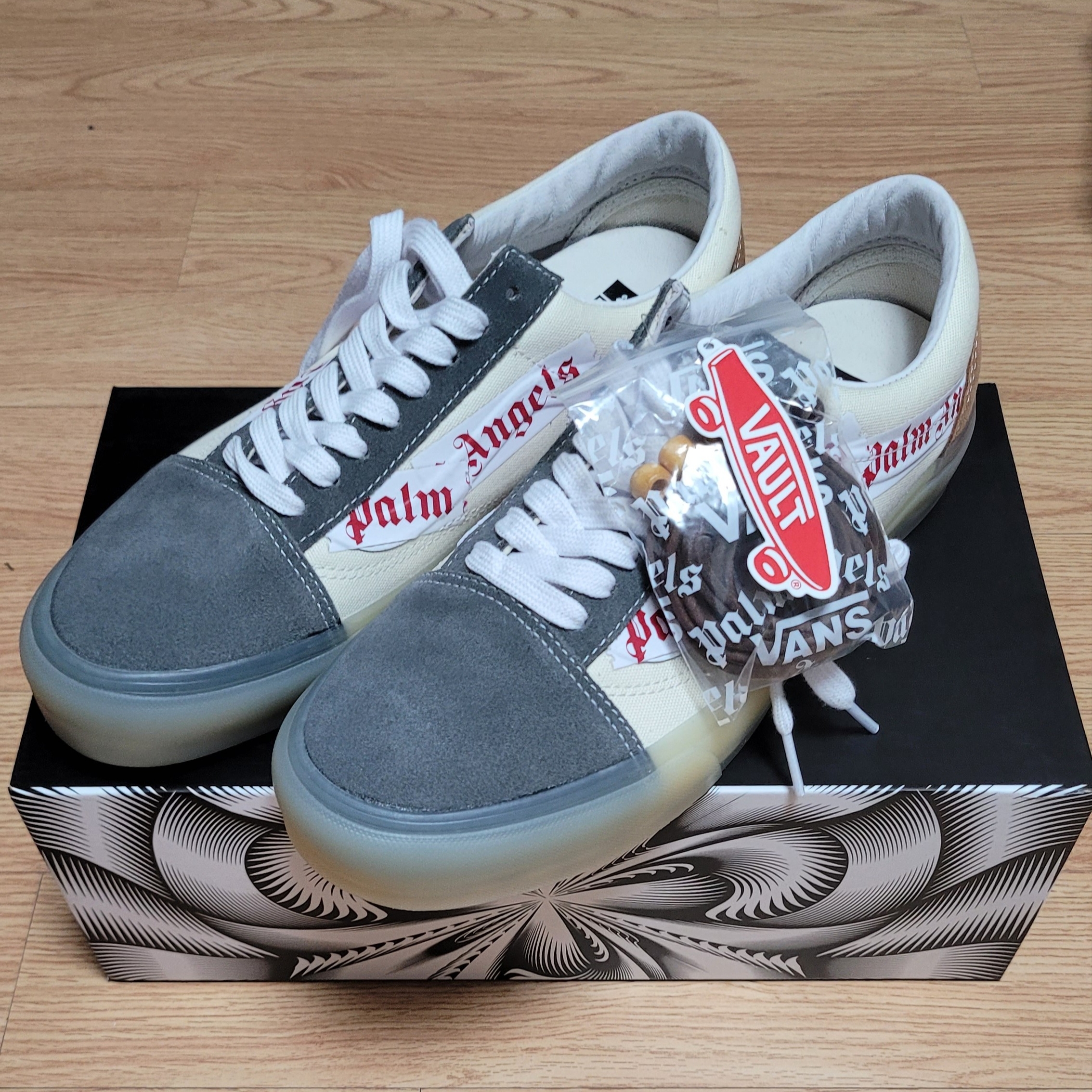 Vans Vault x Palm Angels Old Skool VLT LX Pewter 착용 스타일 - 2
