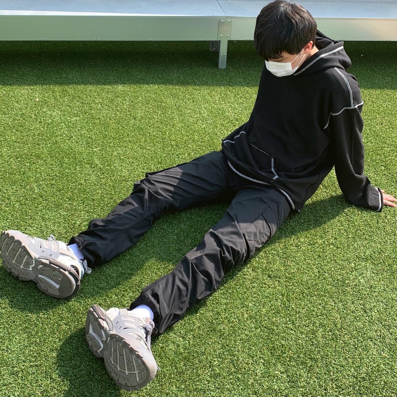 Balenciaga Track.2 Sneakers Grey 착용 스타일