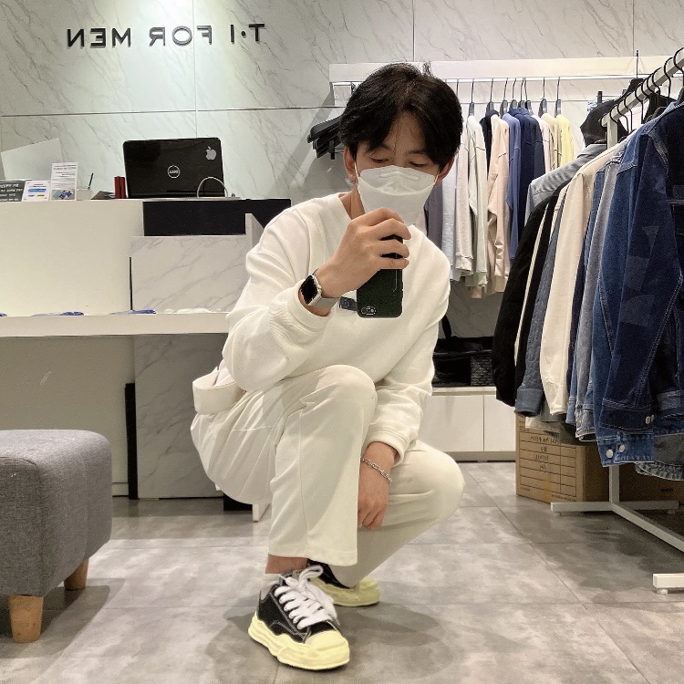 Maison Mihara Yasuhiro Peterson VL OG Sole Canvas Low-top Sneakers Black 착용 스타일