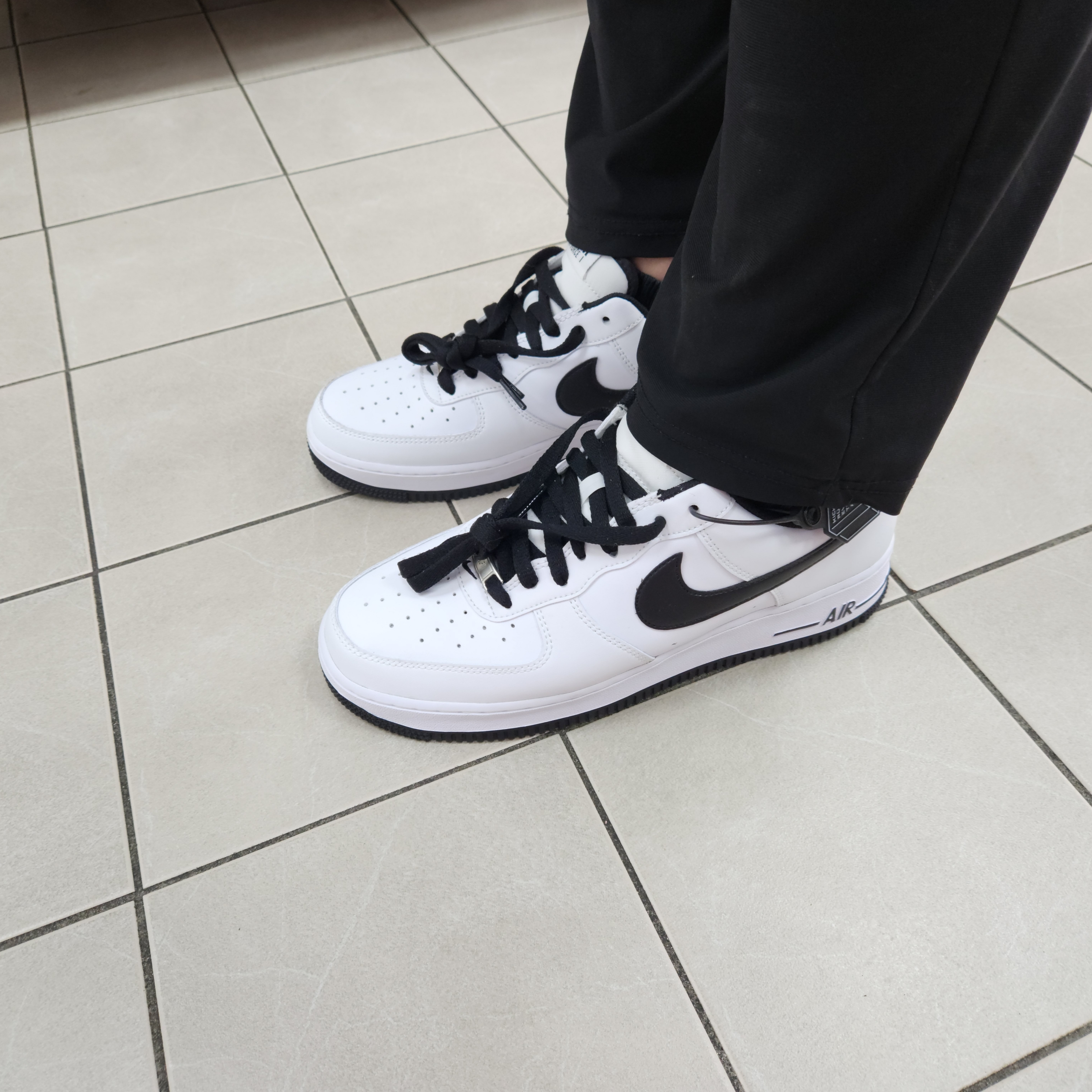 Nike Air Force 1 '07 White Black 착용 스타일