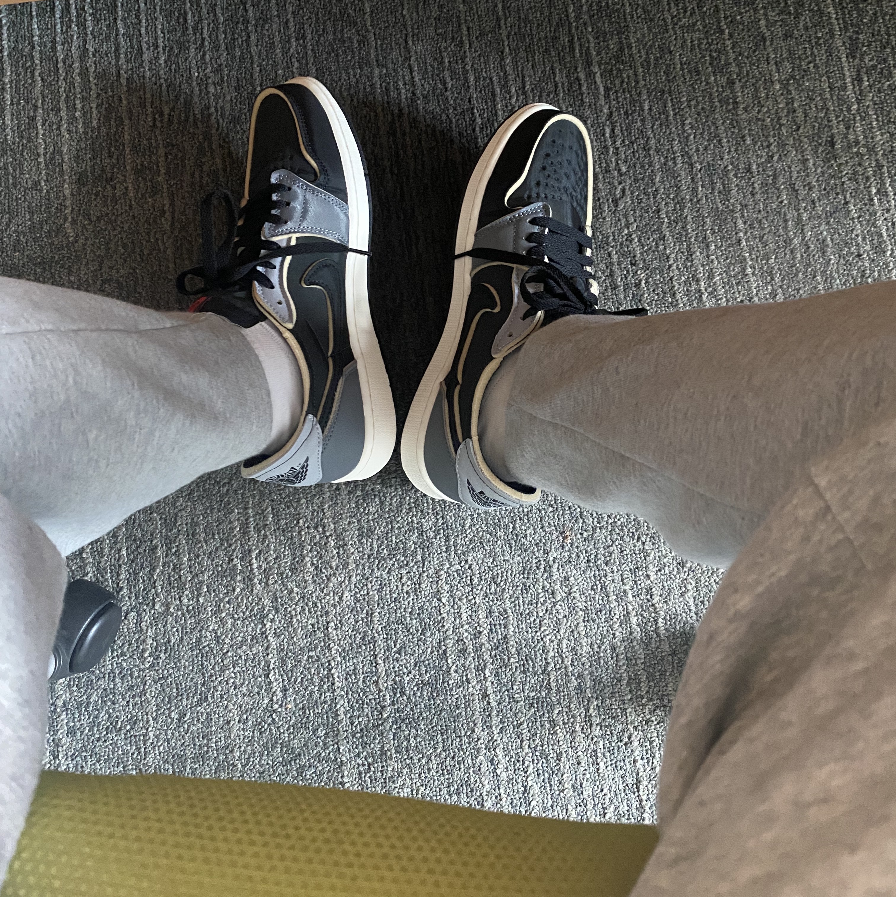 Jordan 1 Retro Low OG EX Black and Smoke Grey 착용 스타일