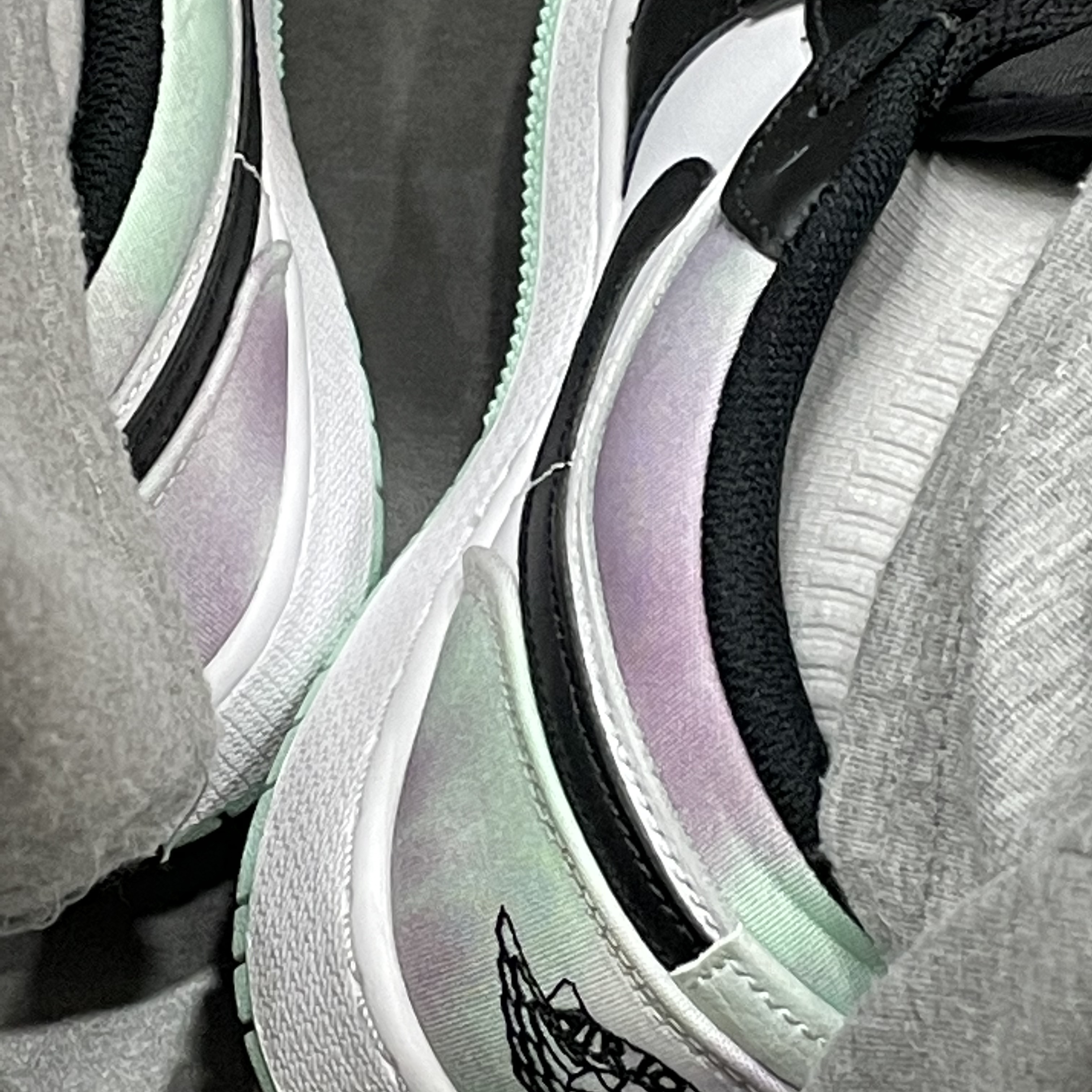 (GS) Jordan 1 Low SE White Black Tie-Dye 착용 스타일 - 3