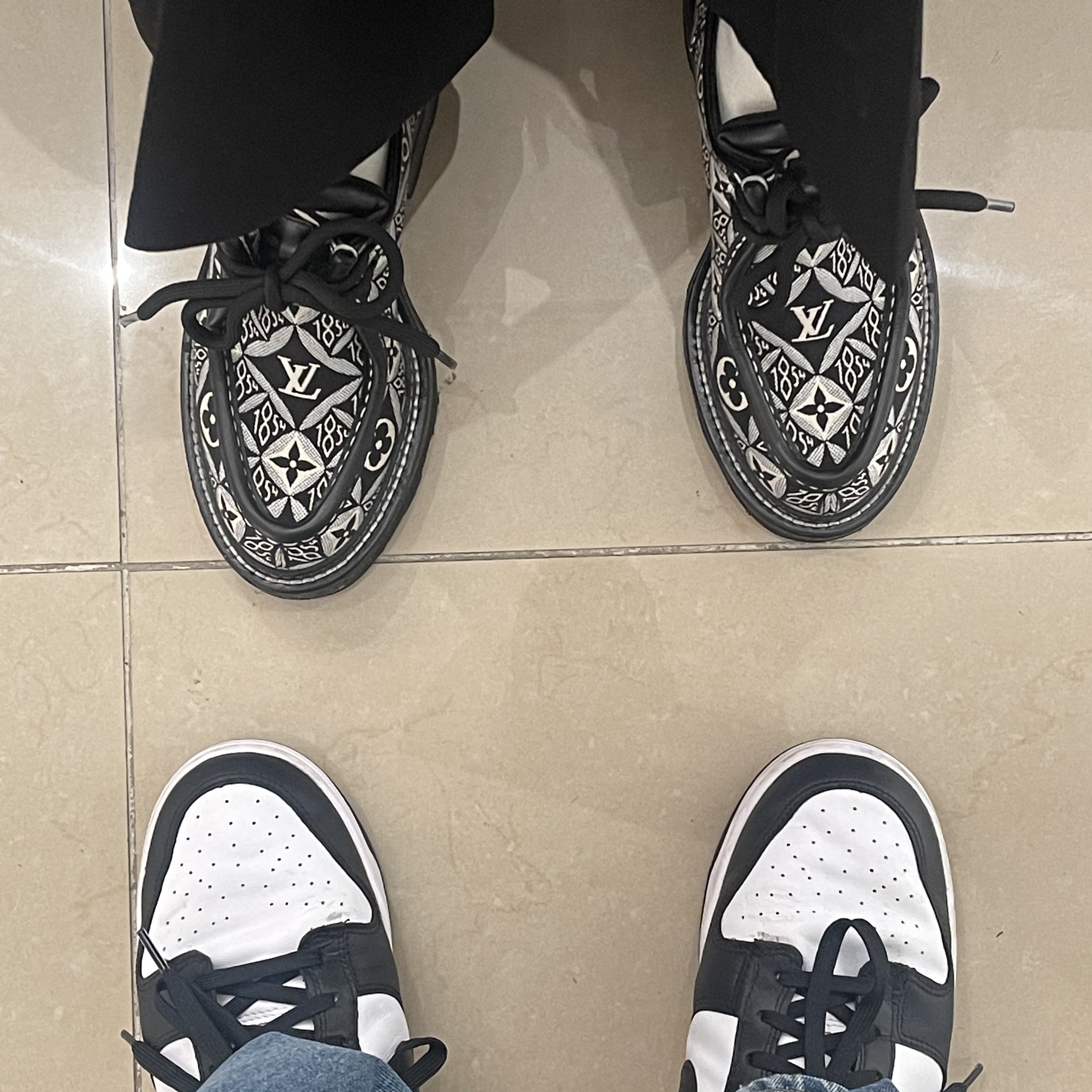 Nike Dunk Low Retro Black, (W) Louis Vuitton Since 1854 Beaubourg Platform Derby Jacquard Grey 착용 스타일