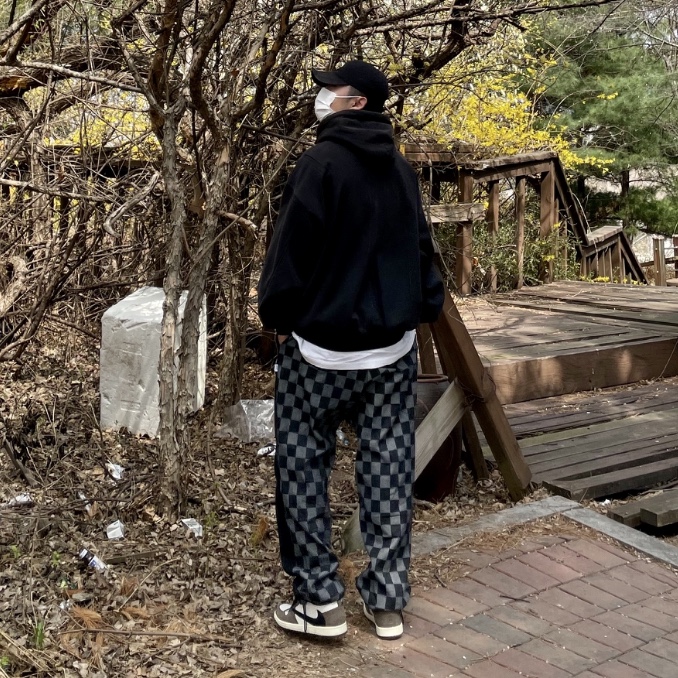 Jordan 1 x Travis Scott Retro High OG SP Mocha, New Era x Murakami Takashi Ohana Unstructured Cap Black 착용 스타일
