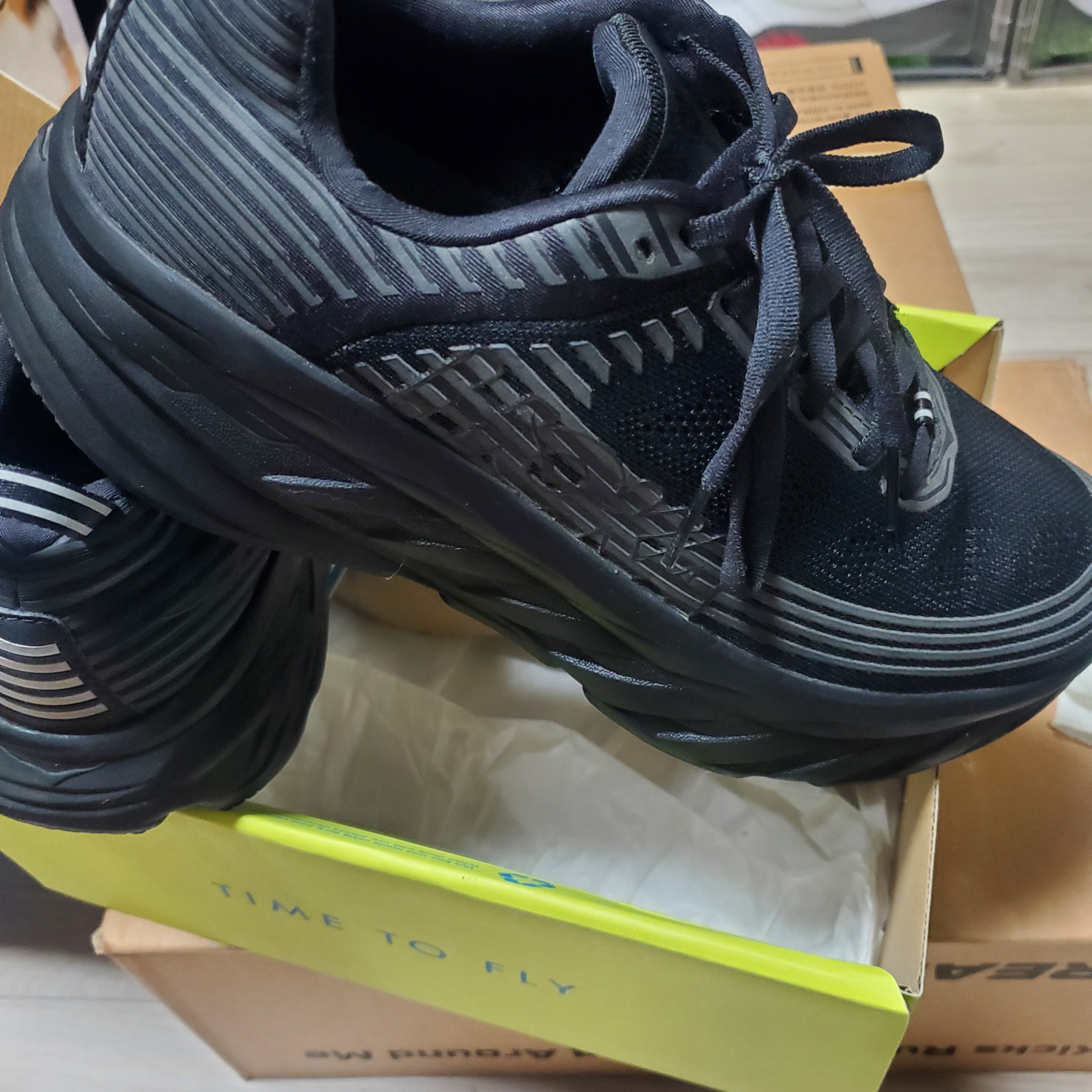 Hoka Bondi 6 Black - Wide 착용 스타일 - 2