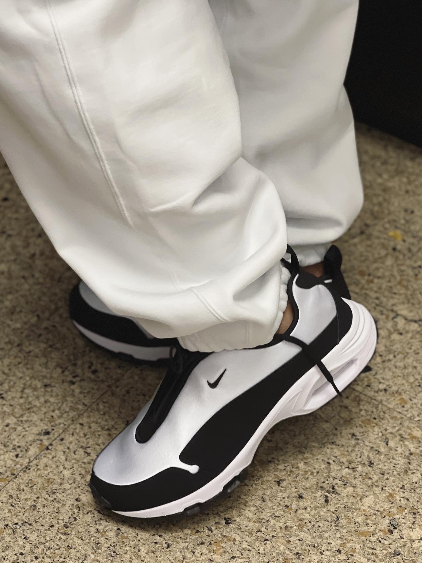 Nike x Comme des Garcons Homme Plus Air Max Sunder SP White Black 착용 스타일 - 2