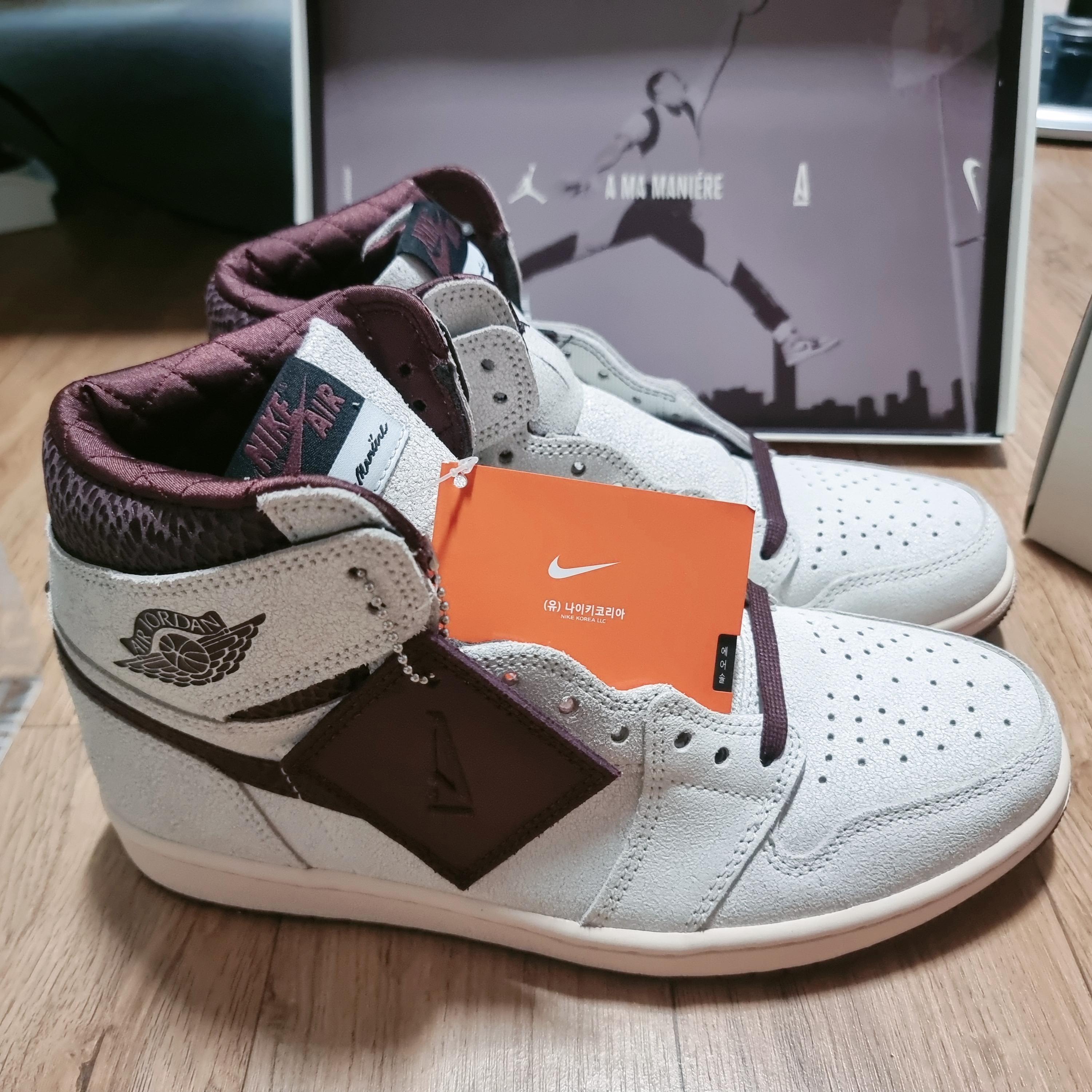 Jordan 1 x A Ma Maniere Retro High OG SP Sail and Burgundy 착용 스타일 - 4