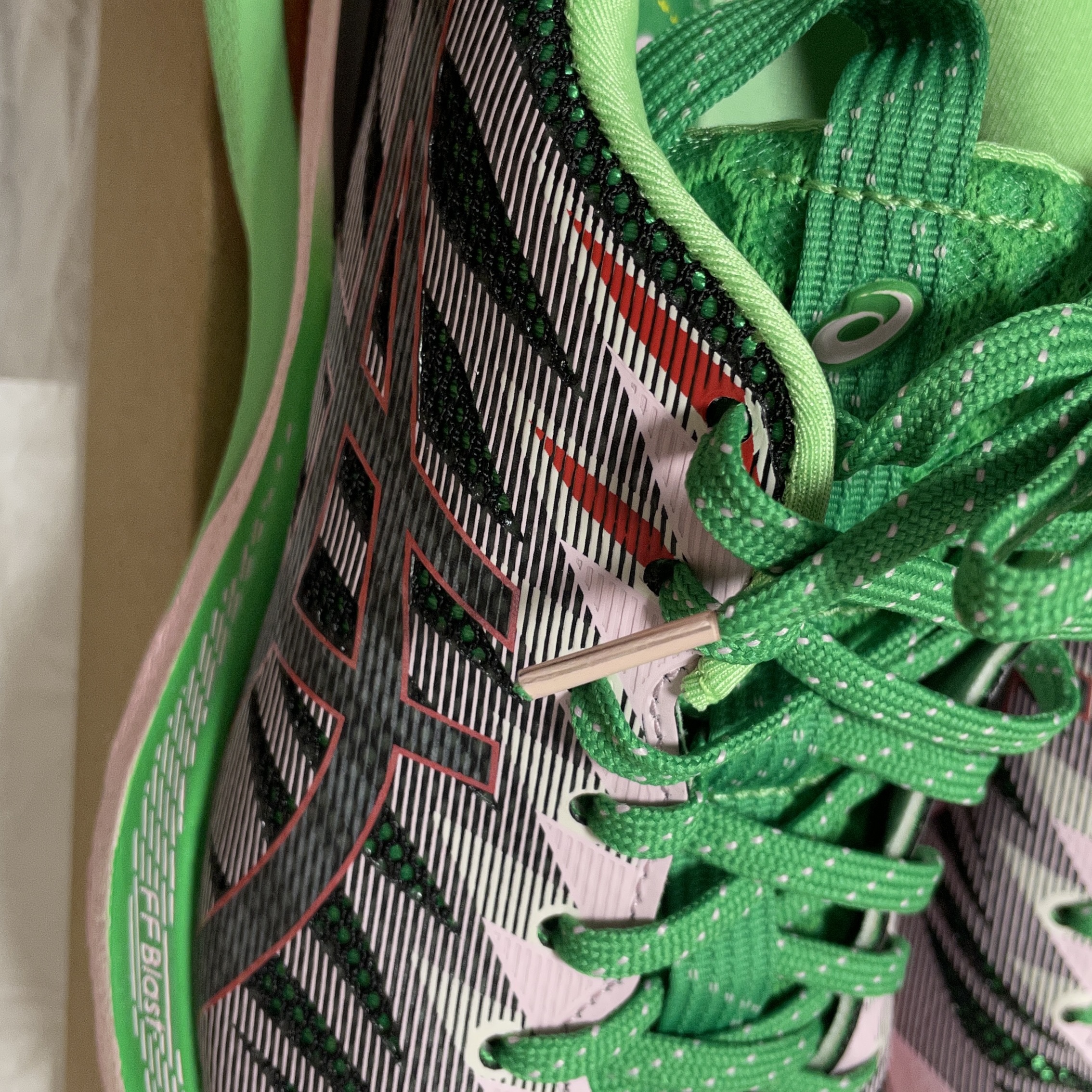 (W) Asics FN3-S Gel-Kayano 28 Sweet Dreams Green Eyes 착용 스타일 - 2