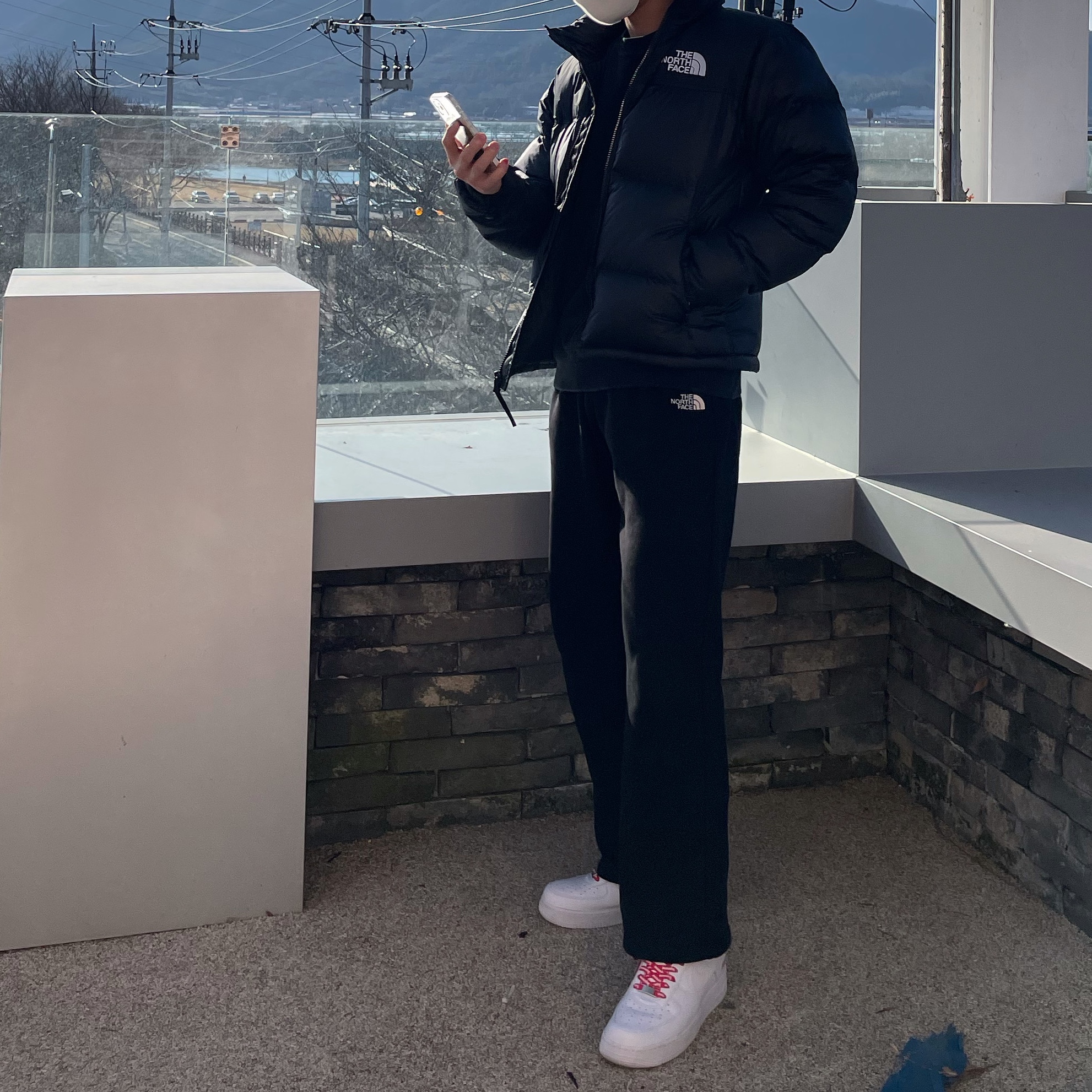 Nike x Supreme Air Force 1 Low White, The North Face 1996 Eco Nuptse Jacket Black 착용 스타일