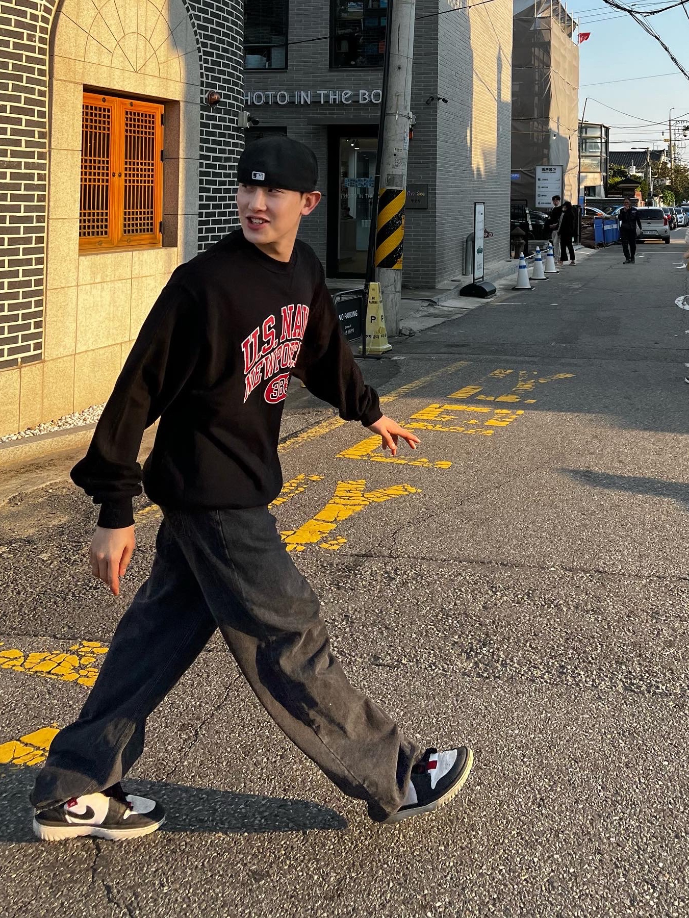 Jordan 1 High React Black White Gym Red 착용 스타일 - 1