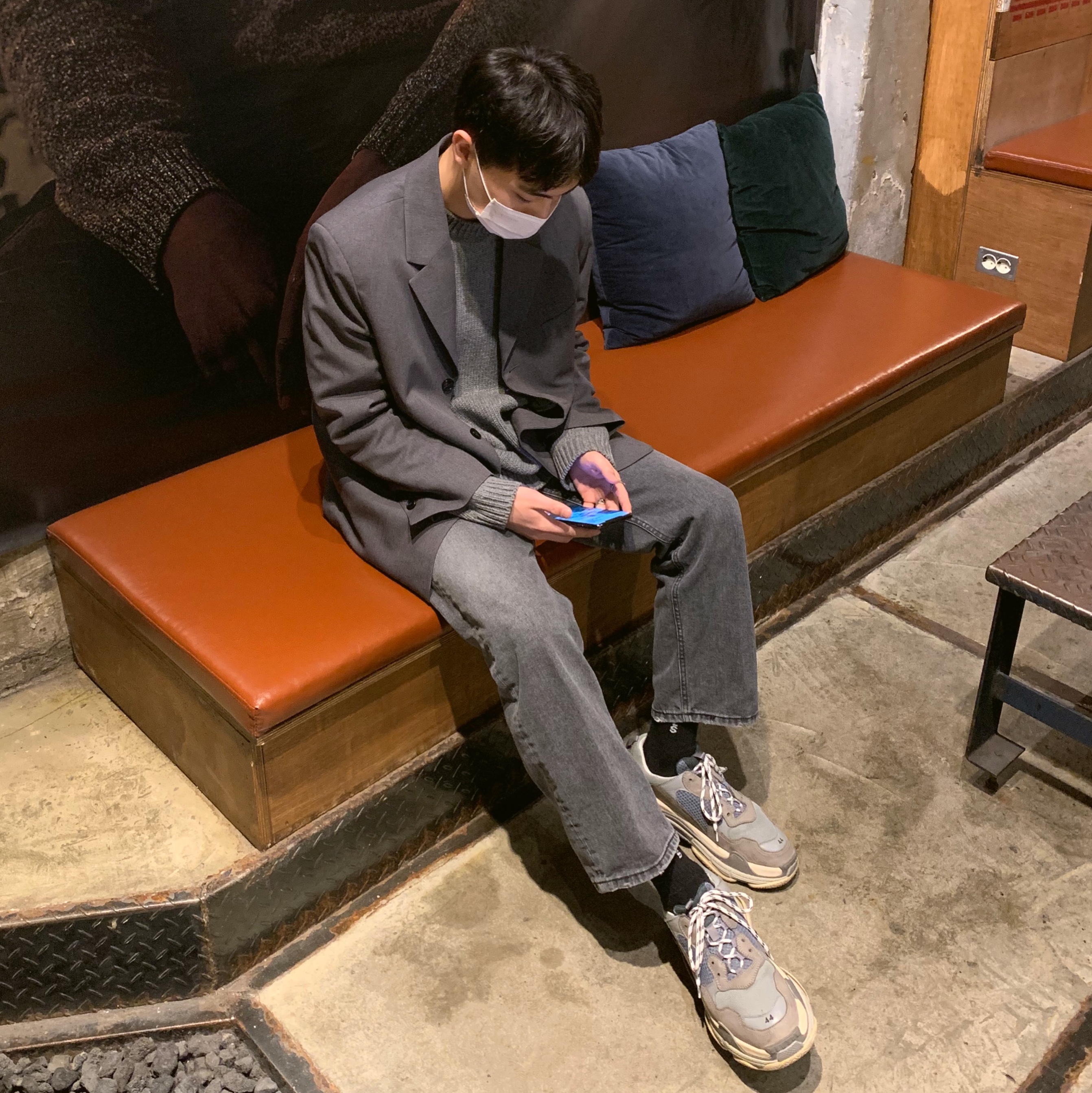 Balenciaga Triple S Grey 2018 착용 스타일